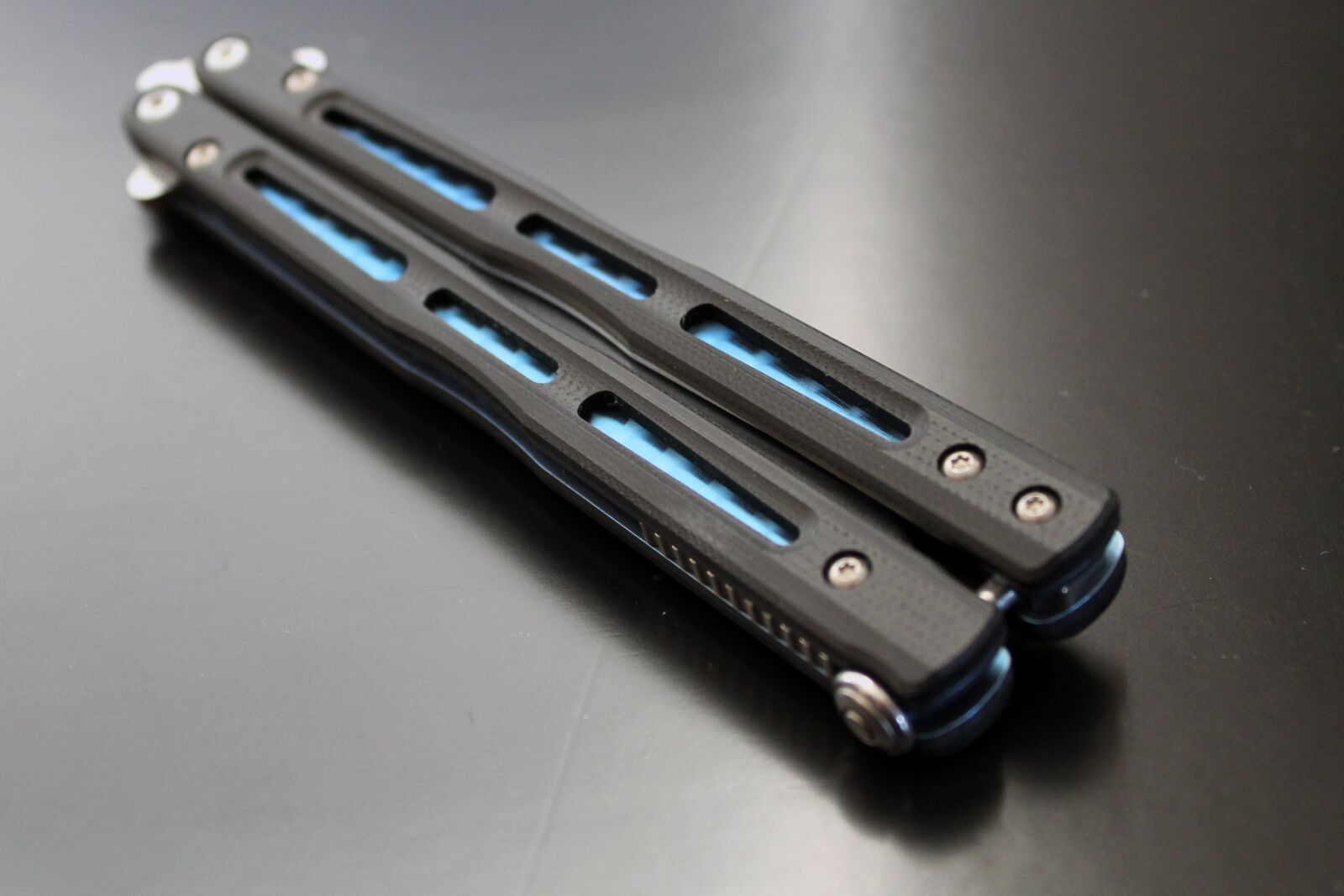 Canon EOS 1100D (EOS Rebel T3 / EOS Kiss X50) sample photo. Knife, steel, butterfly knife photography