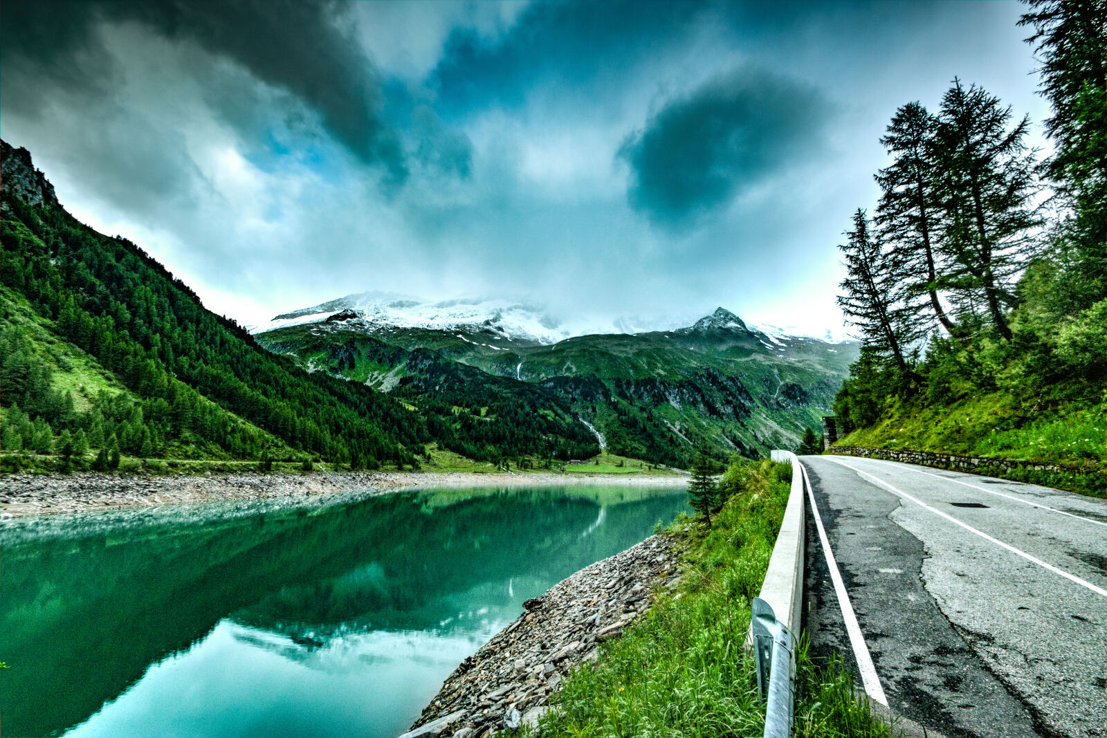 Canon EOS 70D sample photo. Asphalt, calm, waters, clouds photography