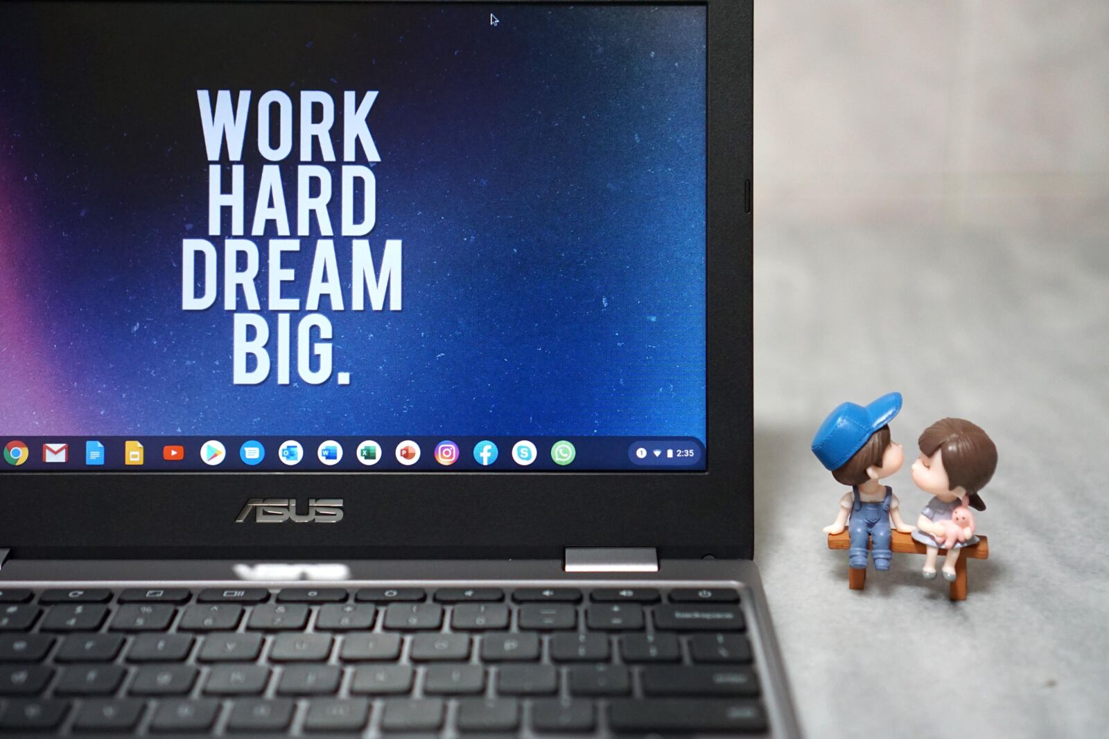Sony a6000 + Sony E 35mm F1.8 OSS sample photo. Chromebook, laptop, notebook photography