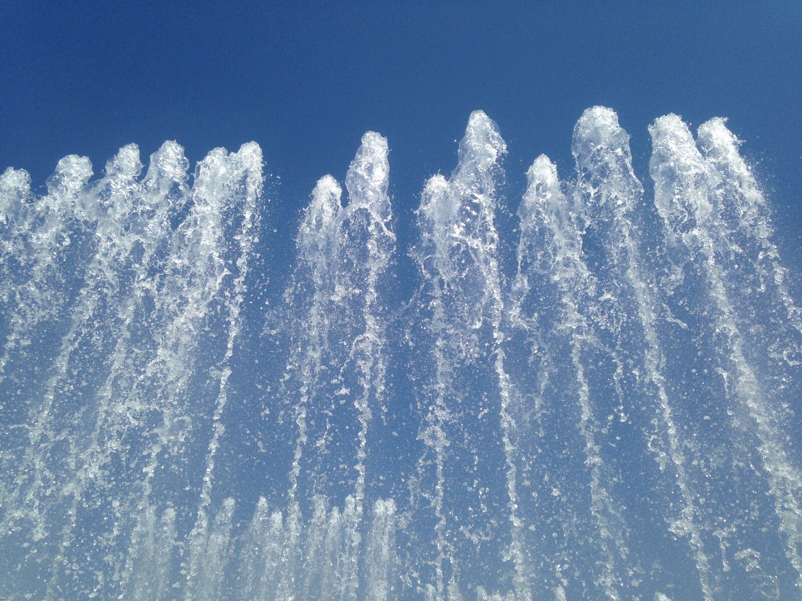 iPhone 5 back camera 4.12mm f/2.4 sample photo. Fountain, water, blue photography