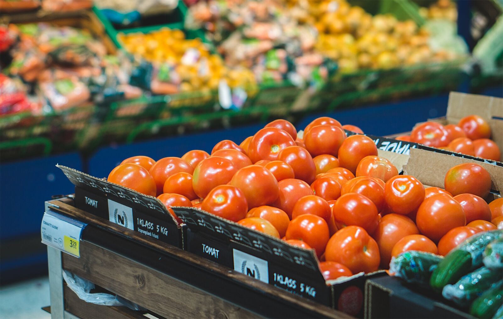 Sony Alpha a5000 (ILCE 5000) + E 50mm F1.8 OSS sample photo. Grocery store, supermarket, vegetable photography