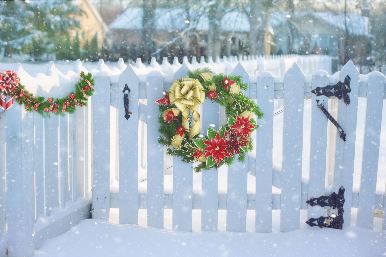 Canon EF 50mm F1.4 USM sample photo. Christmas wreath on fence photography