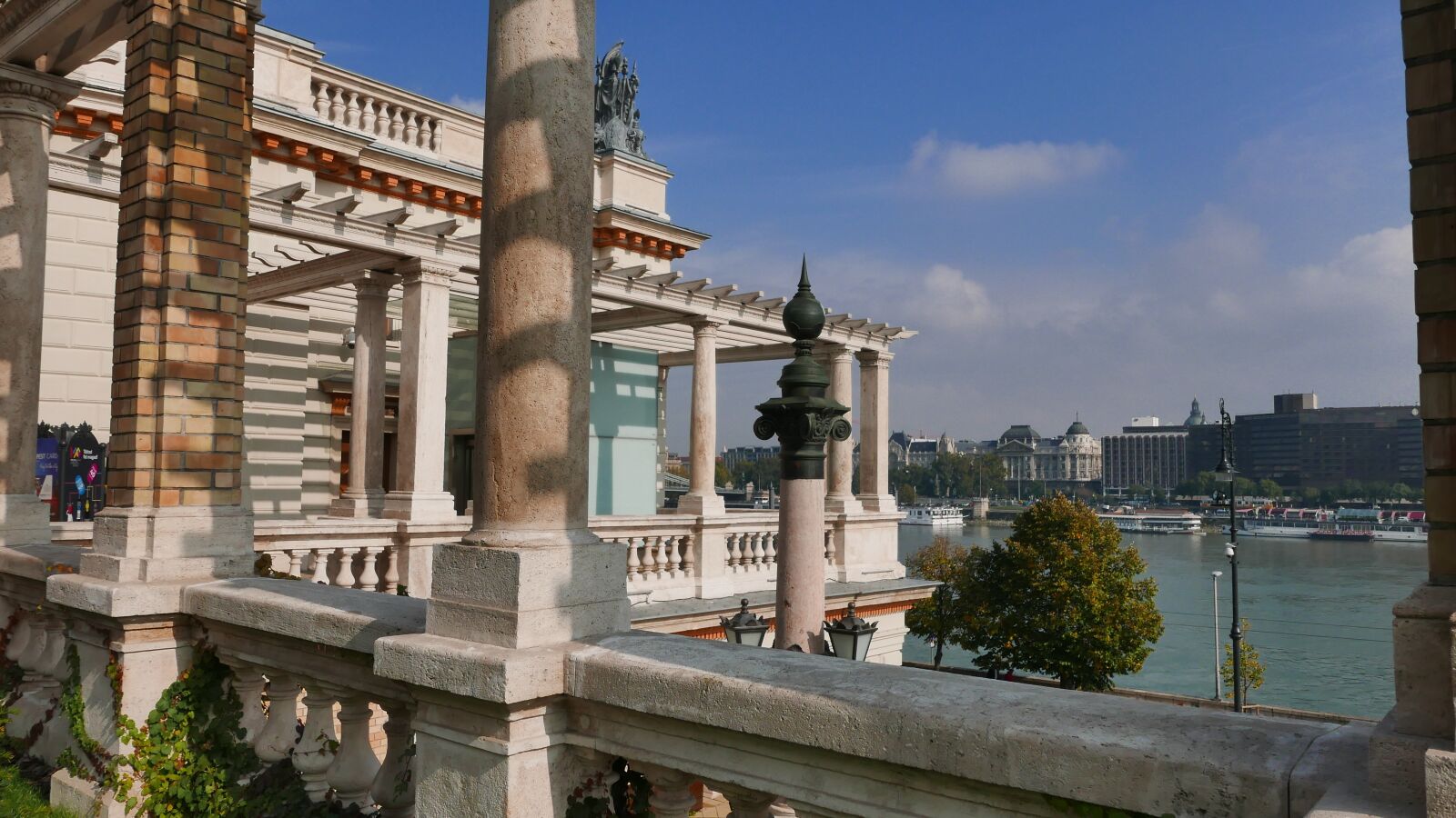 Panasonic Lumix DMC-LX100 sample photo. Budapest, castle garden bazaar photography