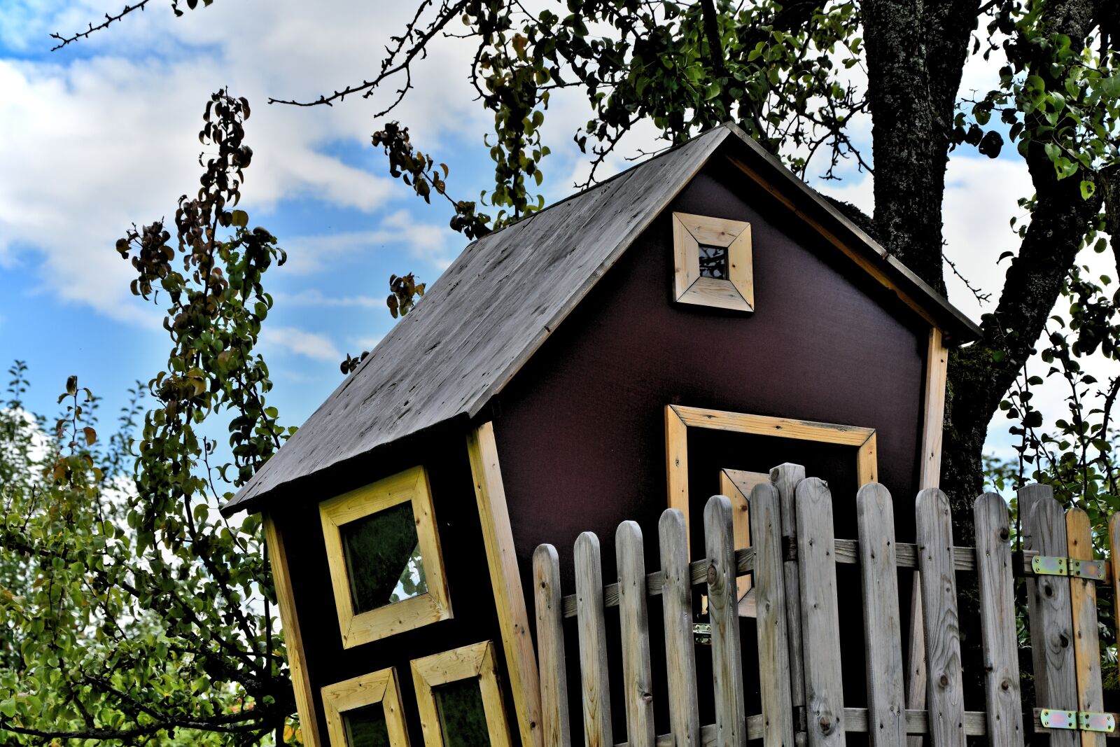 Nikon D5500 sample photo. Tree, house, treehouse photography