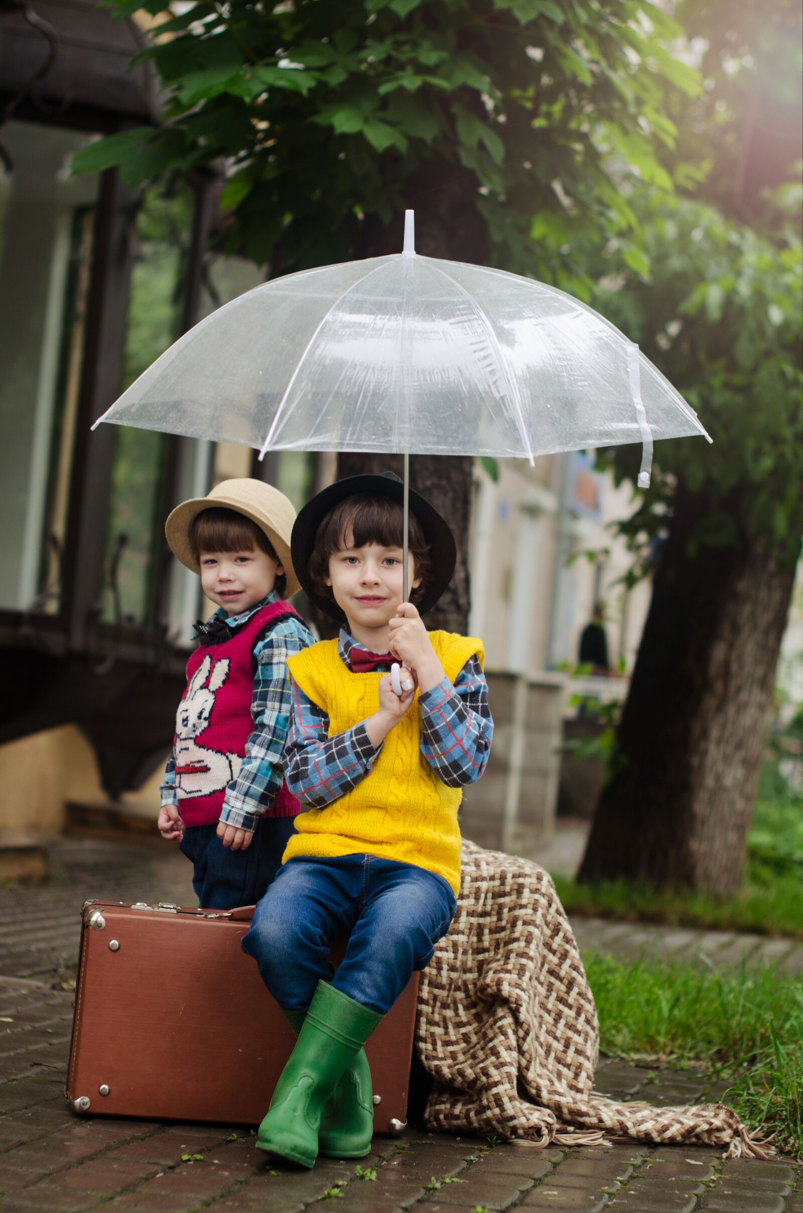Nikon D5100 sample photo. Suitcase, rain, street photography