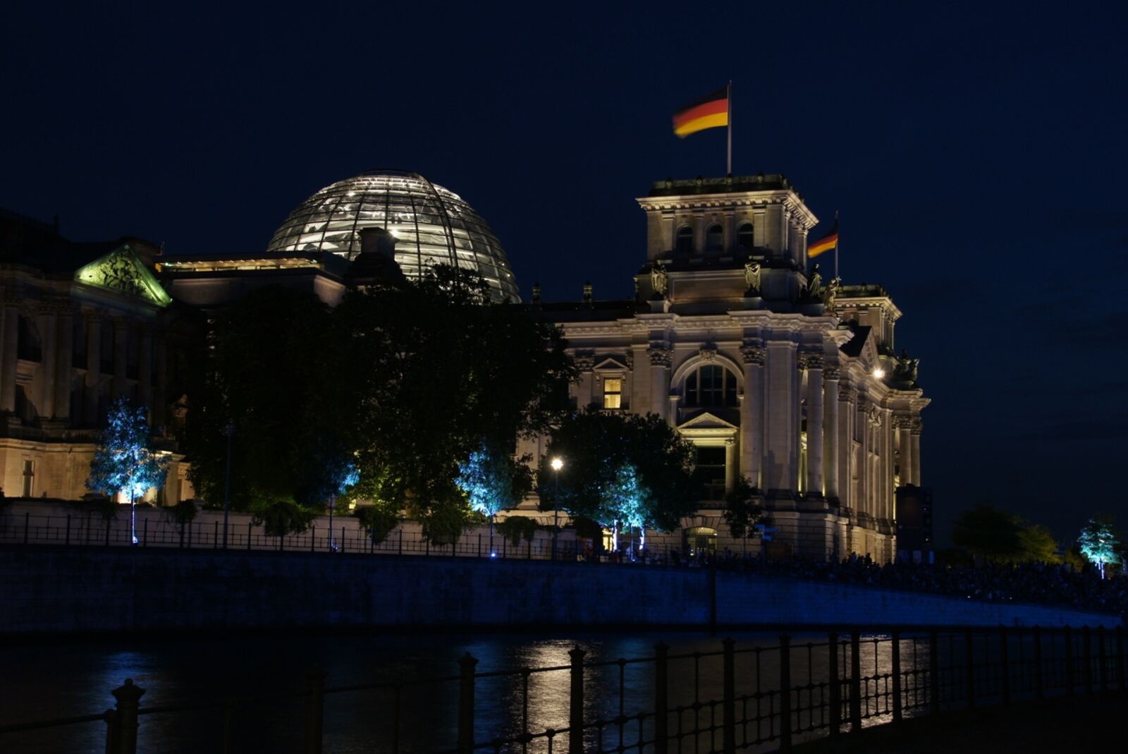 Sony Alpha DSLR-A580 + DT 18-270mm F3.5-6.3 sample photo. Germany, berlin, reichstag photography