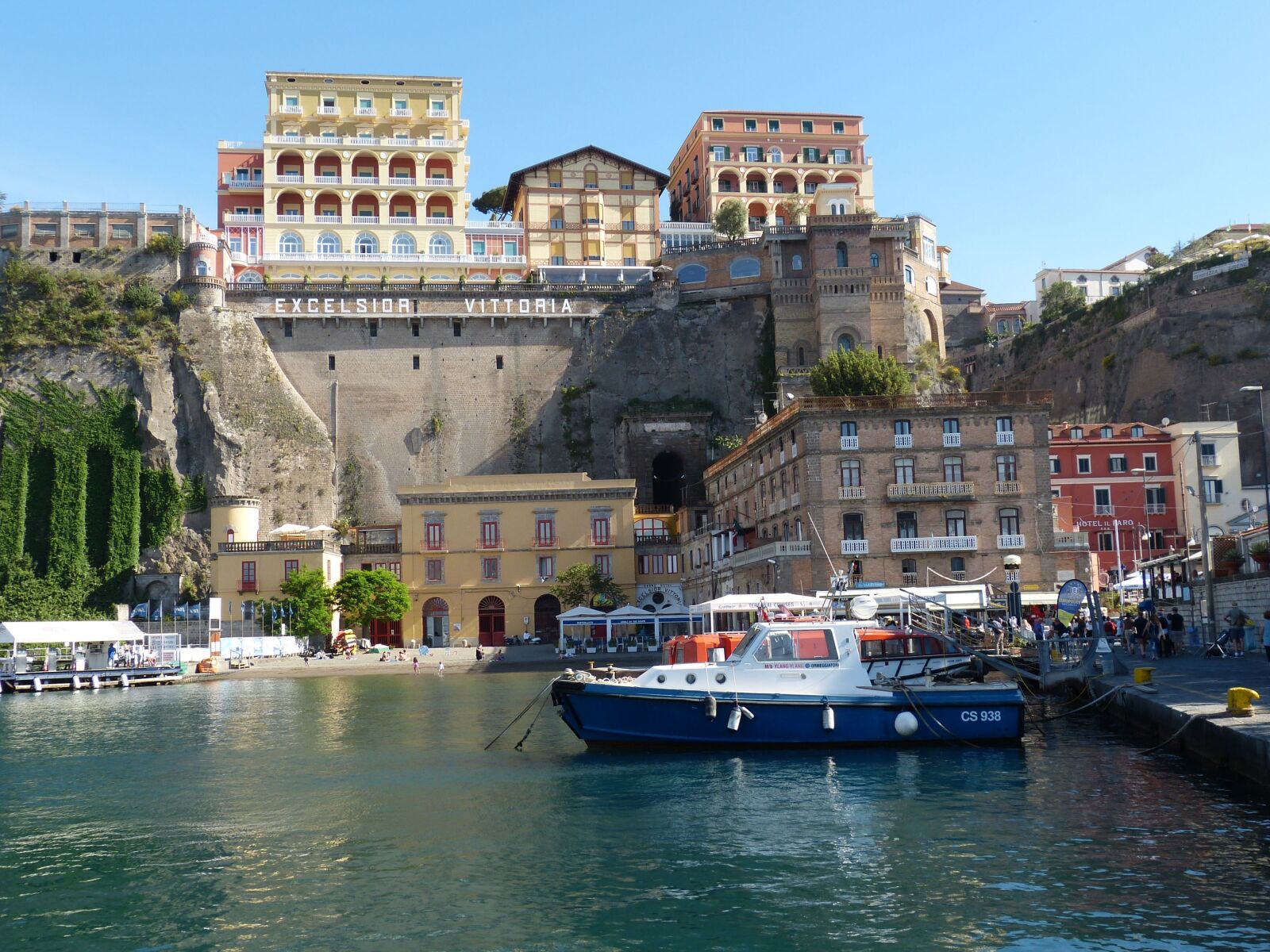 Panasonic Lumix DMC-FZ150 sample photo. Sorrento, italy, port photography