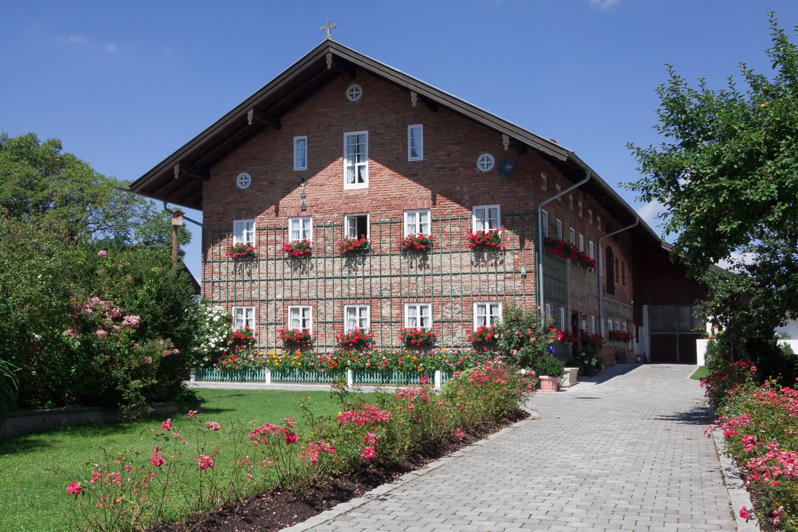 Canon EF-S 17-85mm F4-5.6 IS USM sample photo. Farmhouse, estate, bavaria photography