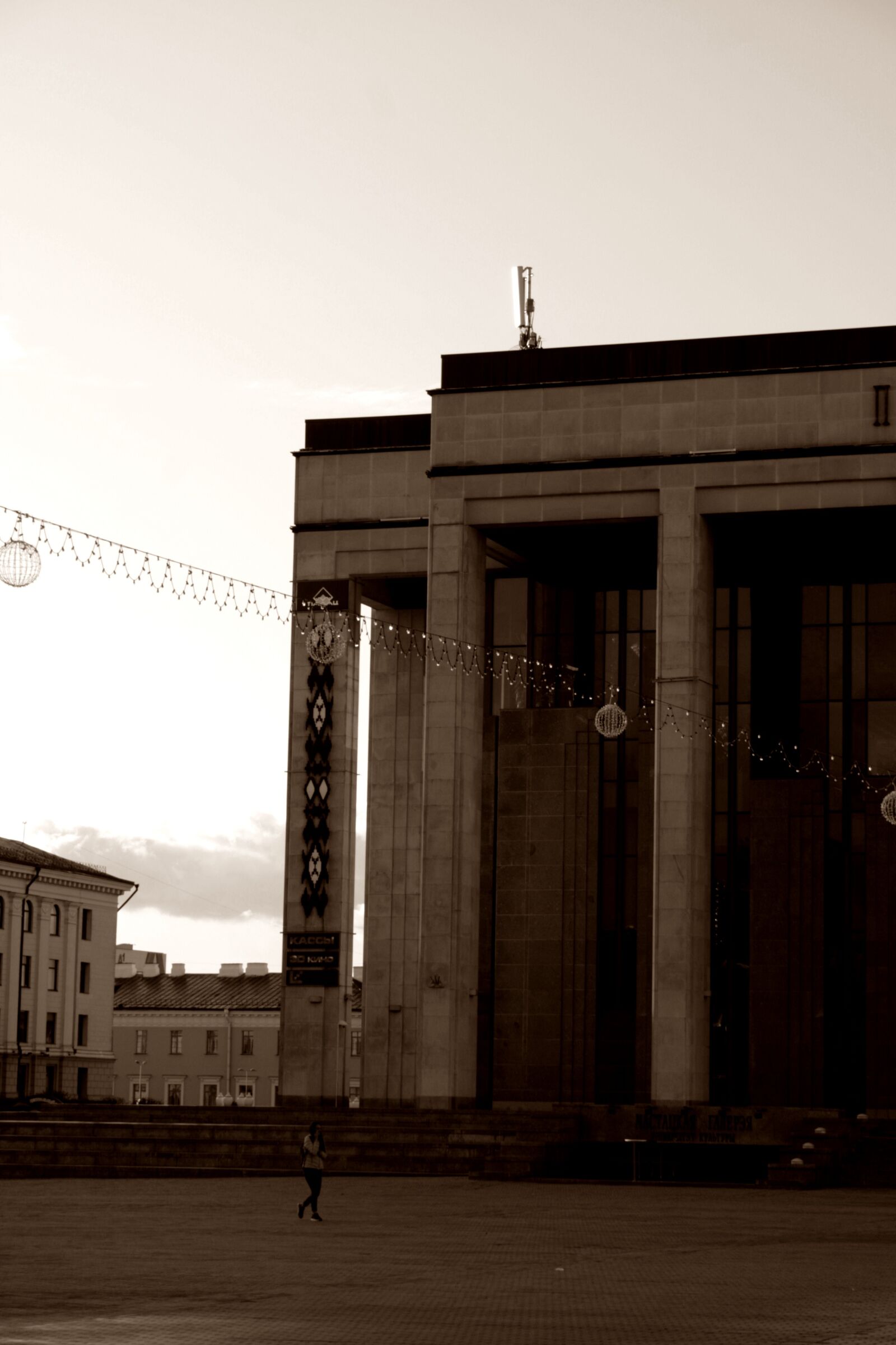 Canon EOS 400D (EOS Digital Rebel XTi / EOS Kiss Digital X) sample photo. House, pillar, minsk photography