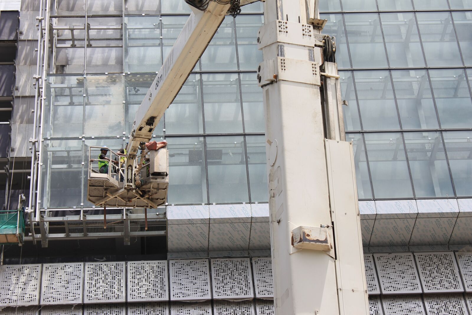 Canon EOS 1100D (EOS Rebel T3 / EOS Kiss X50) sample photo. Building, window, clean photography