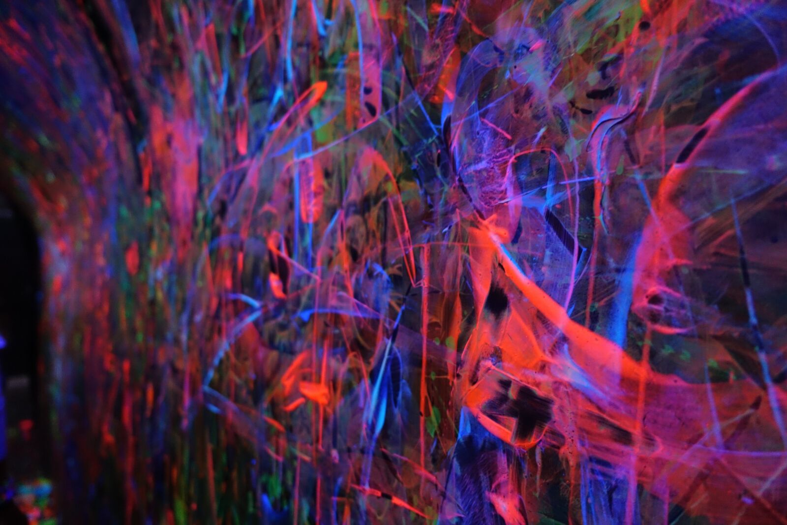 Sony Cyber-shot DSC-RX100 IV sample photo. Lights, glow, neon photography