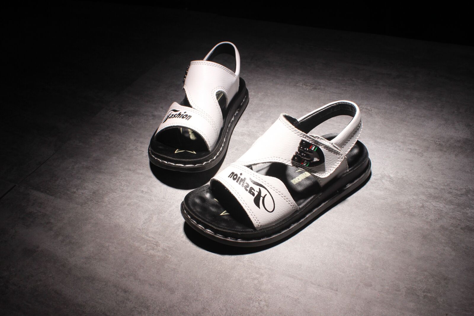 Canon EOS 600D (Rebel EOS T3i / EOS Kiss X5) sample photo. Children's shoes, sandals, breathable photography