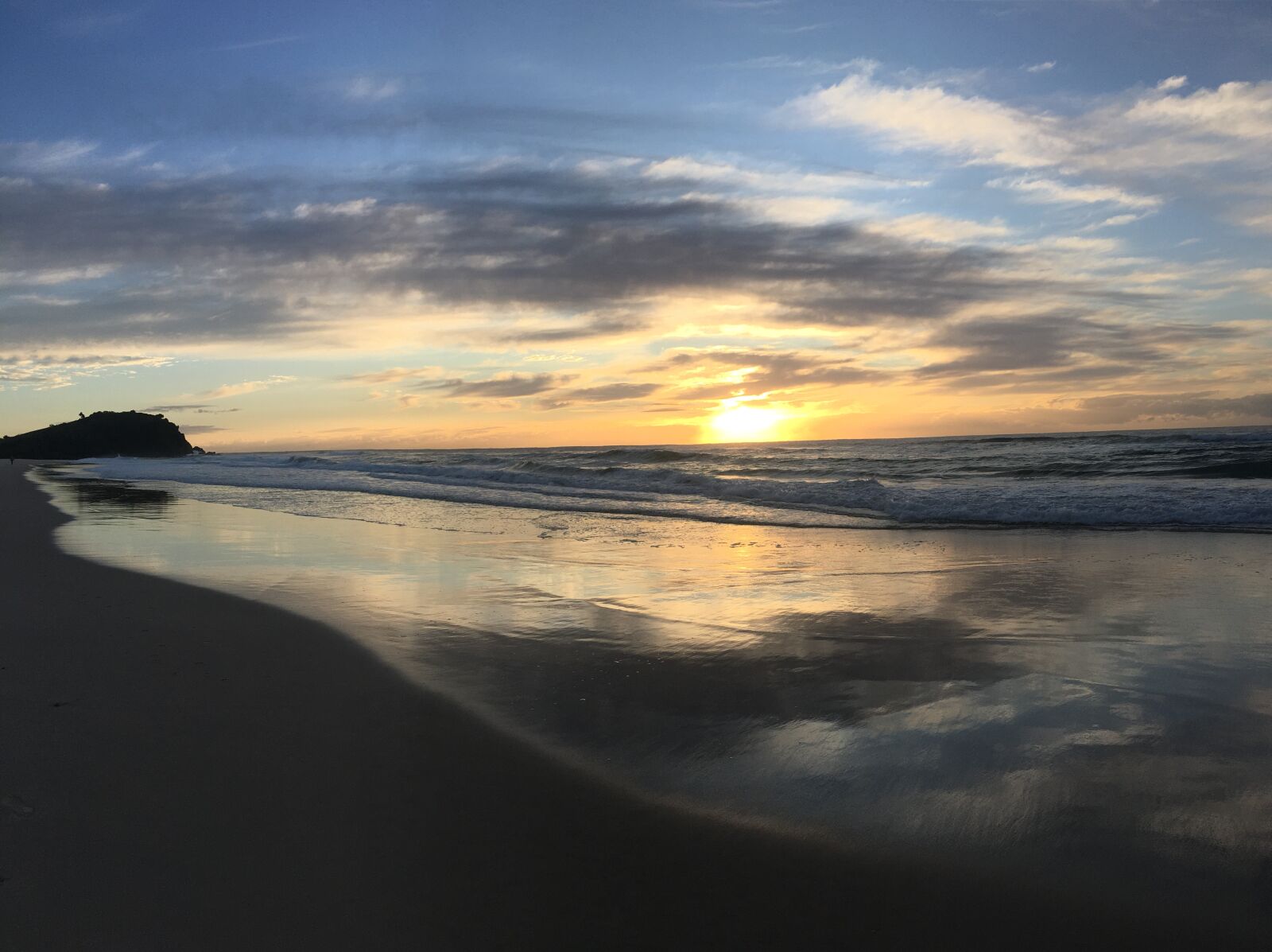 Apple iPhone SE sample photo. Sunrise, beach, ocean photography