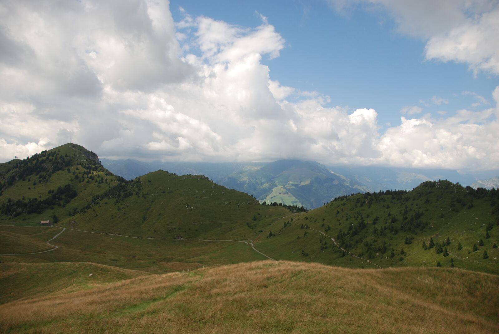 Nikon D80 sample photo. Mountain, pasture, clouds photography