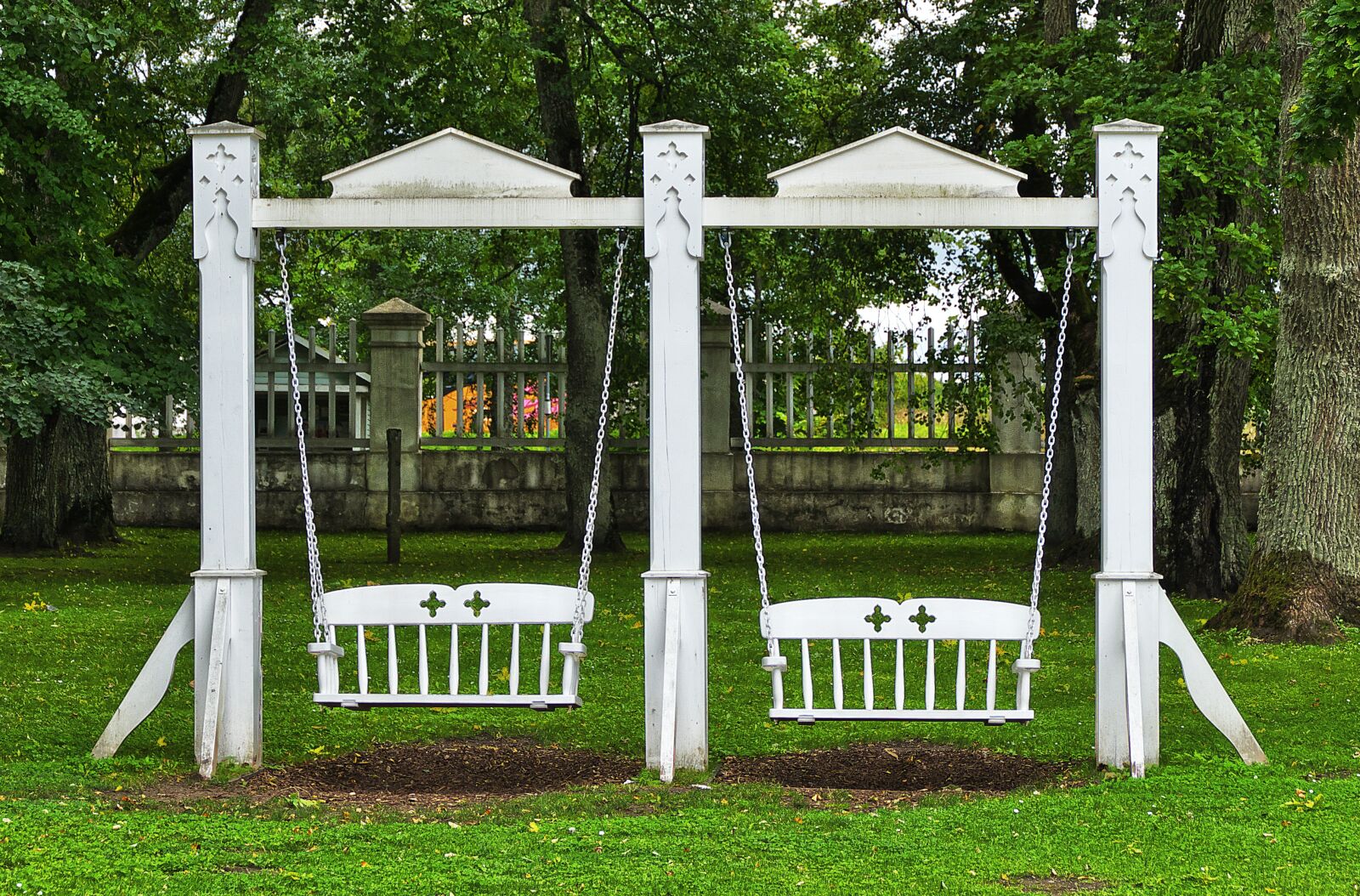 Panasonic Lumix DMC-FZ1000 sample photo. Swing, garden swing, seat photography