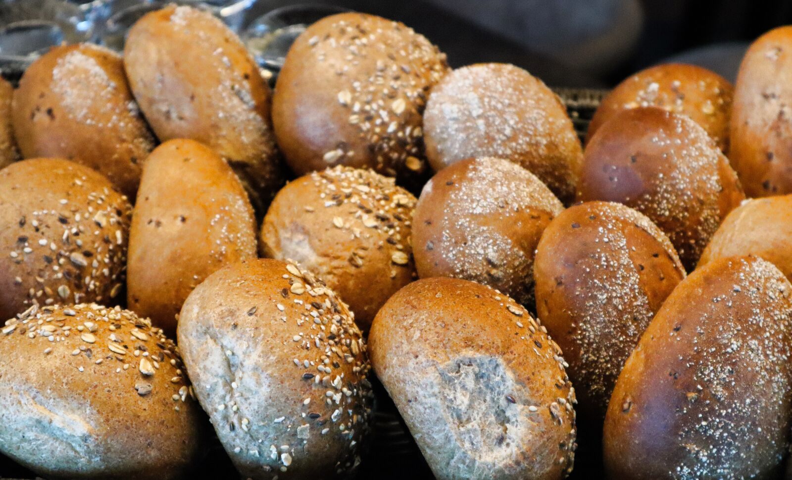 Canon EF-M 15-45mm F3.5-6.3 IS STM sample photo. Cakes, whole-grain bread, roll photography
