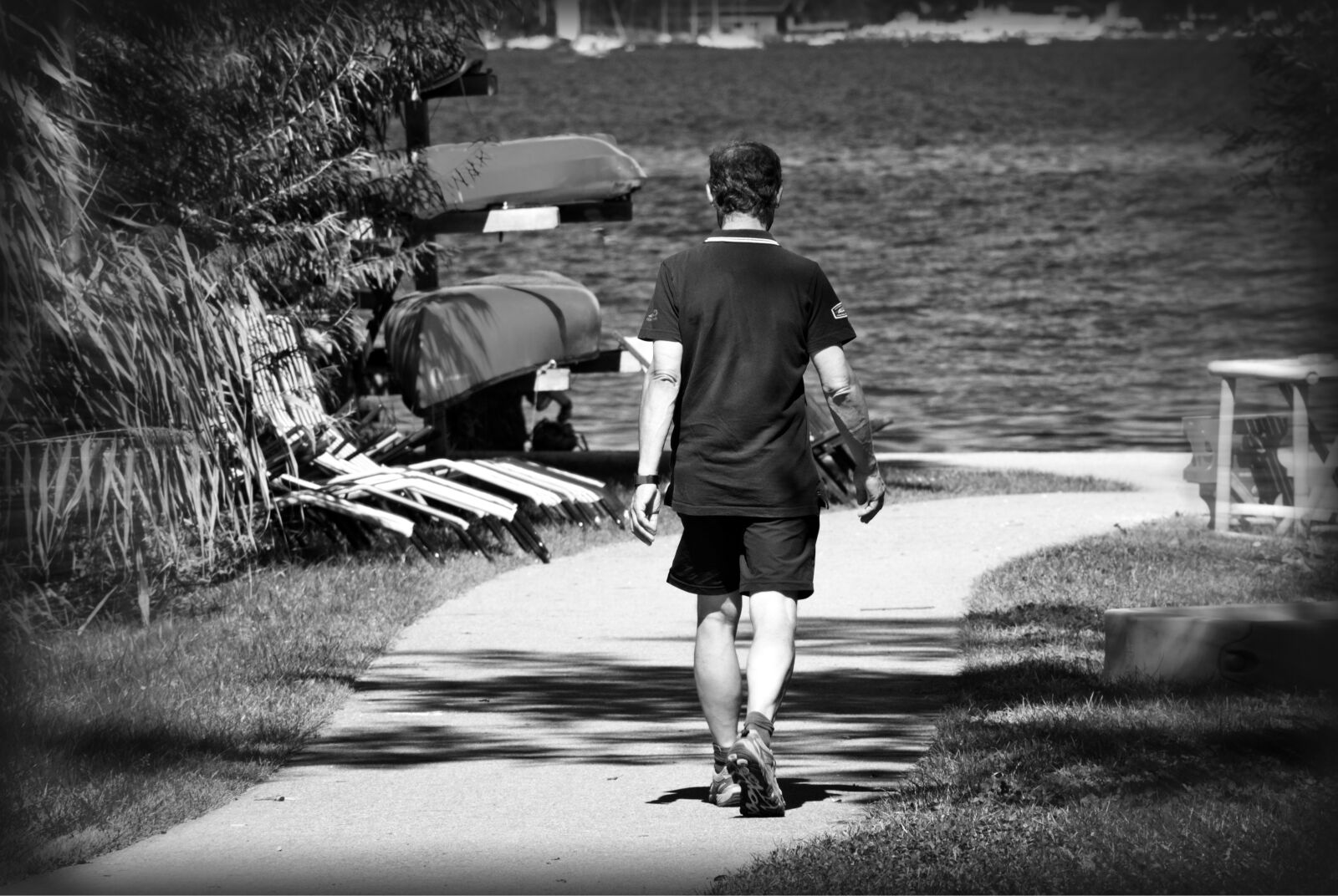 55.0-200.0mm f/4.0-f/5.6 sample photo. Person, man, goes photography