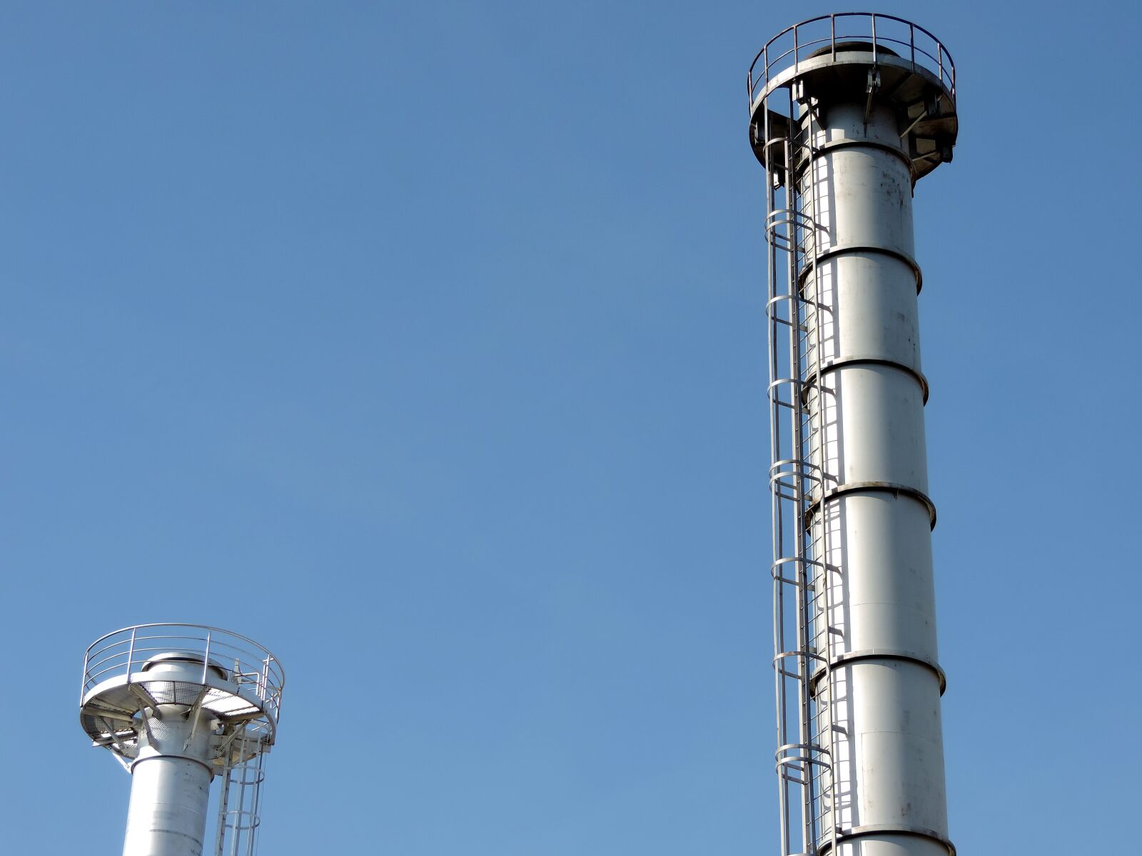 Nikon Coolpix P520 sample photo. Chimney, factory, gas well photography