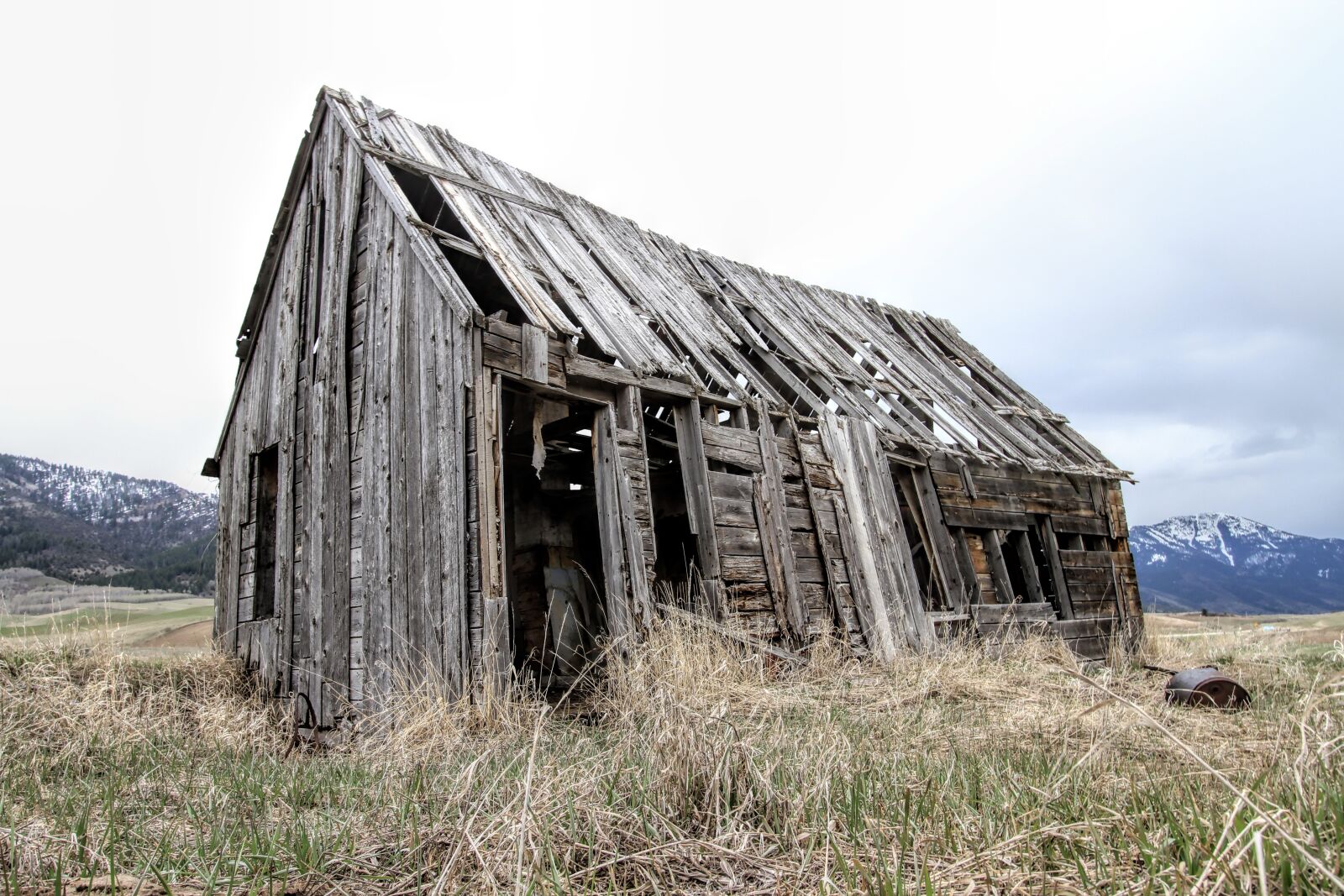 Canon EF-S 10-22mm F3.5-4.5 USM sample photo. Old farm house, decay photography