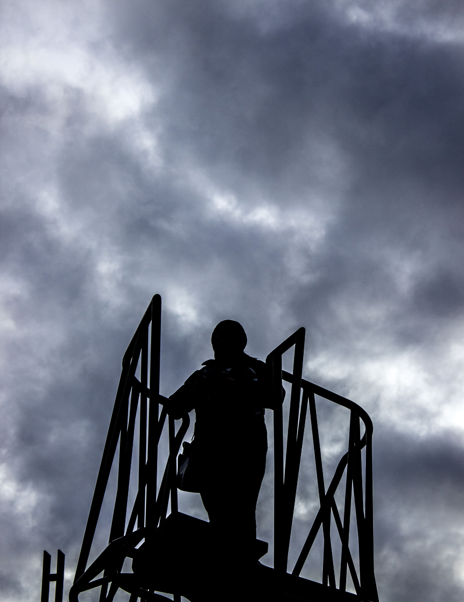 Canon EOS 600D (Rebel EOS T3i / EOS Kiss X5) sample photo. Black, and, white, moody photography