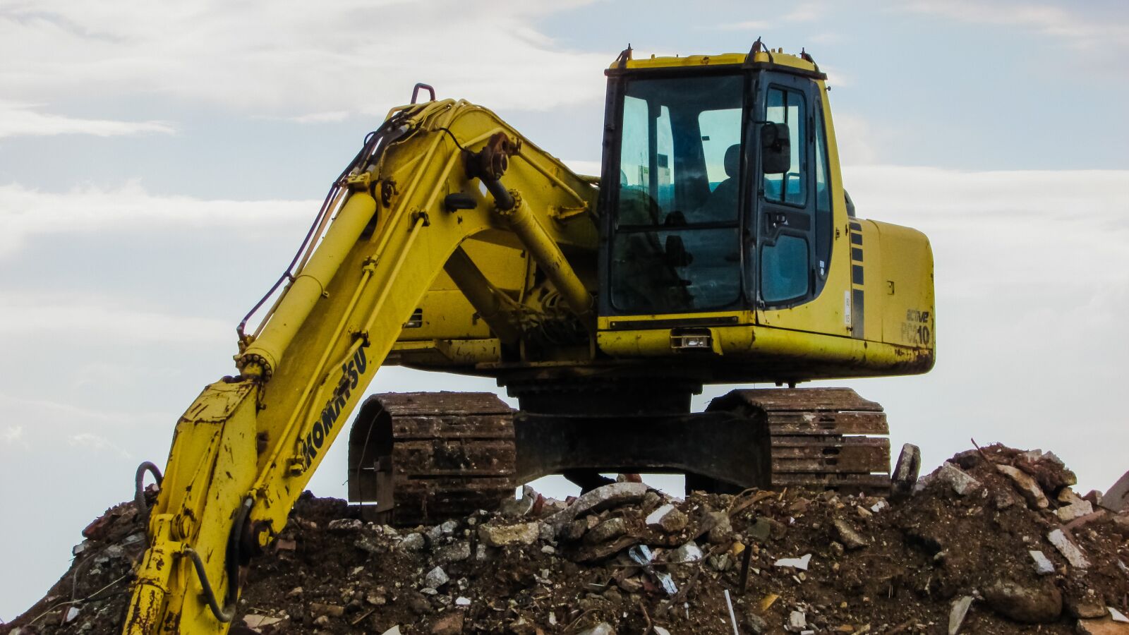 Canon PowerShot SX400 IS sample photo. Digger, heavy machine, equipment photography