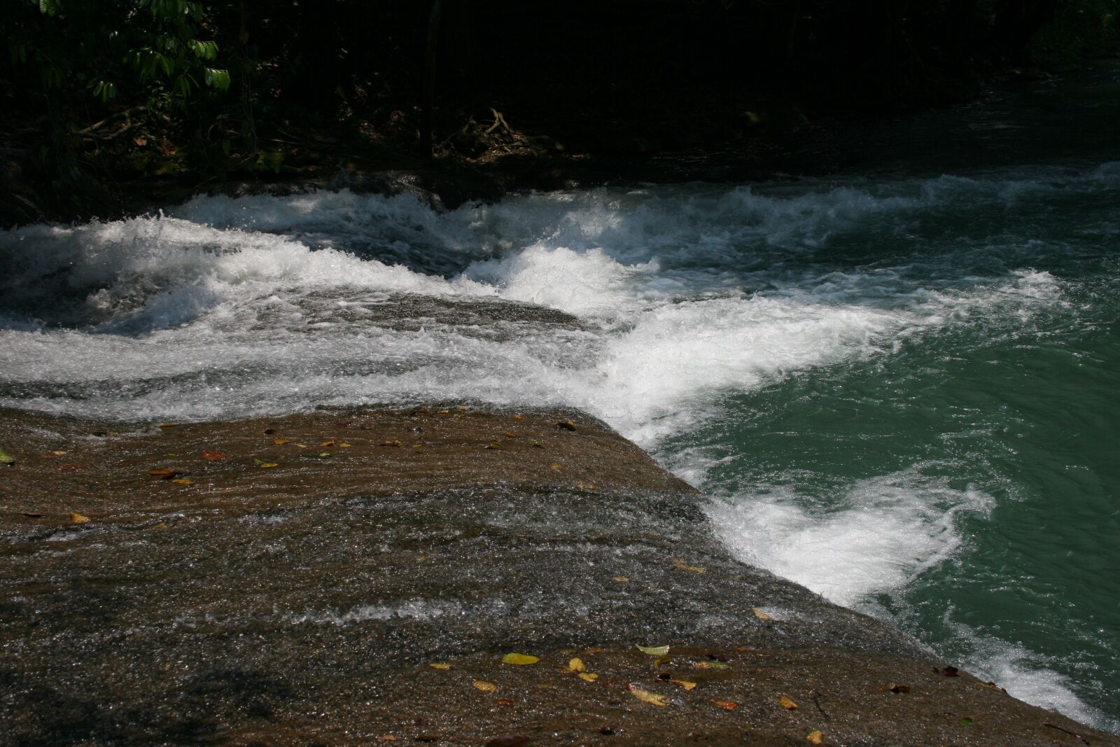 Canon EOS 400D (EOS Digital Rebel XTi / EOS Kiss Digital X) sample photo. Rapids, water, honduras photography