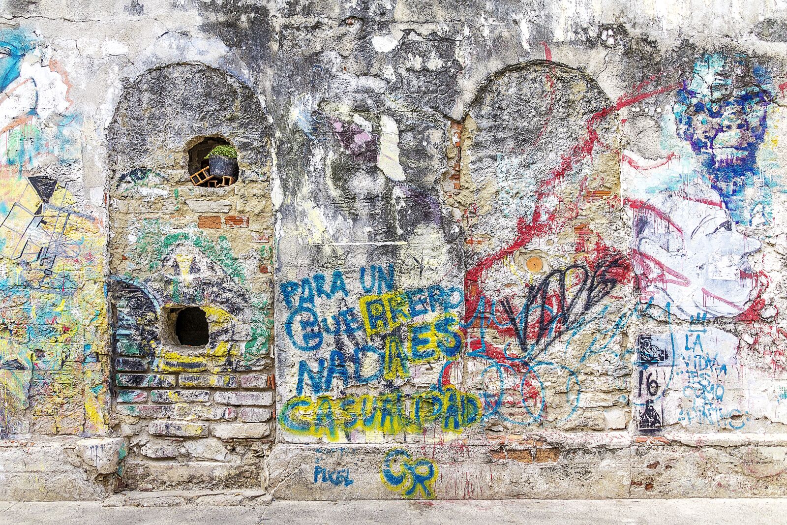 Canon TS-E 90mm F2.8 Tilt-Shift sample photo. Background, graffiti, grunge photography