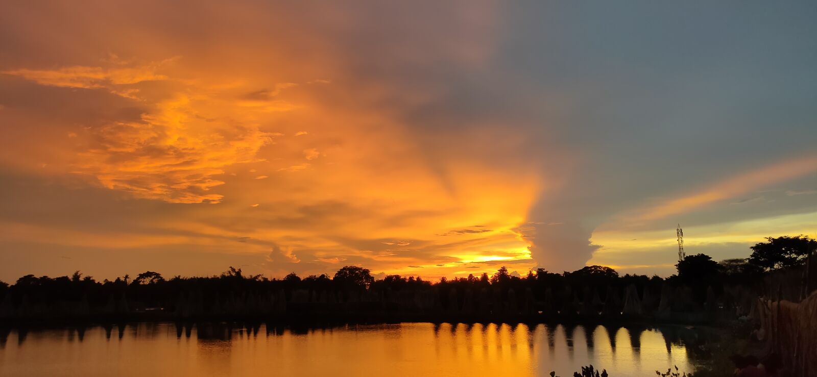 Realme XT sample photo. Cloud, reflection, sunset photography