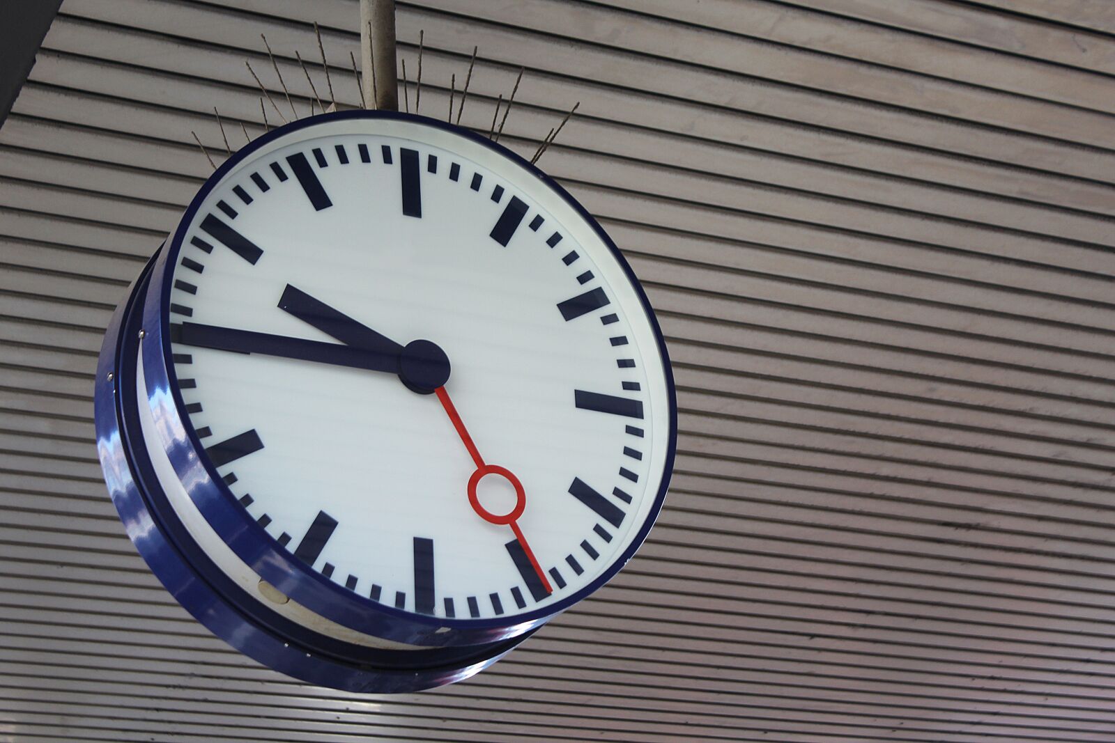 Canon EOS 1200D (EOS Rebel T5 / EOS Kiss X70 / EOS Hi) sample photo. Train, clock, time photography