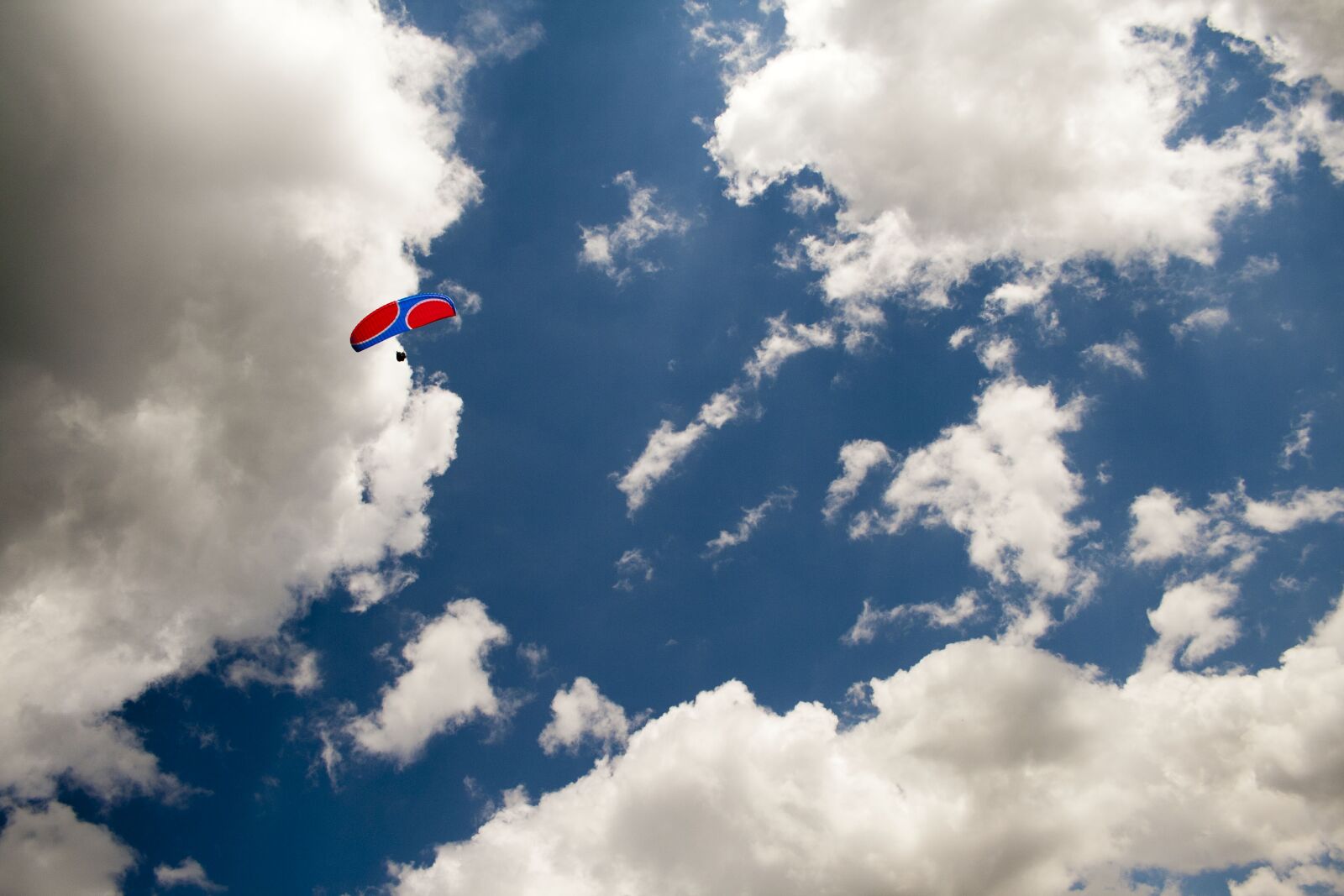 Canon EF-S 18-55mm F3.5-5.6 II sample photo. Paragliding, flying, glider photography