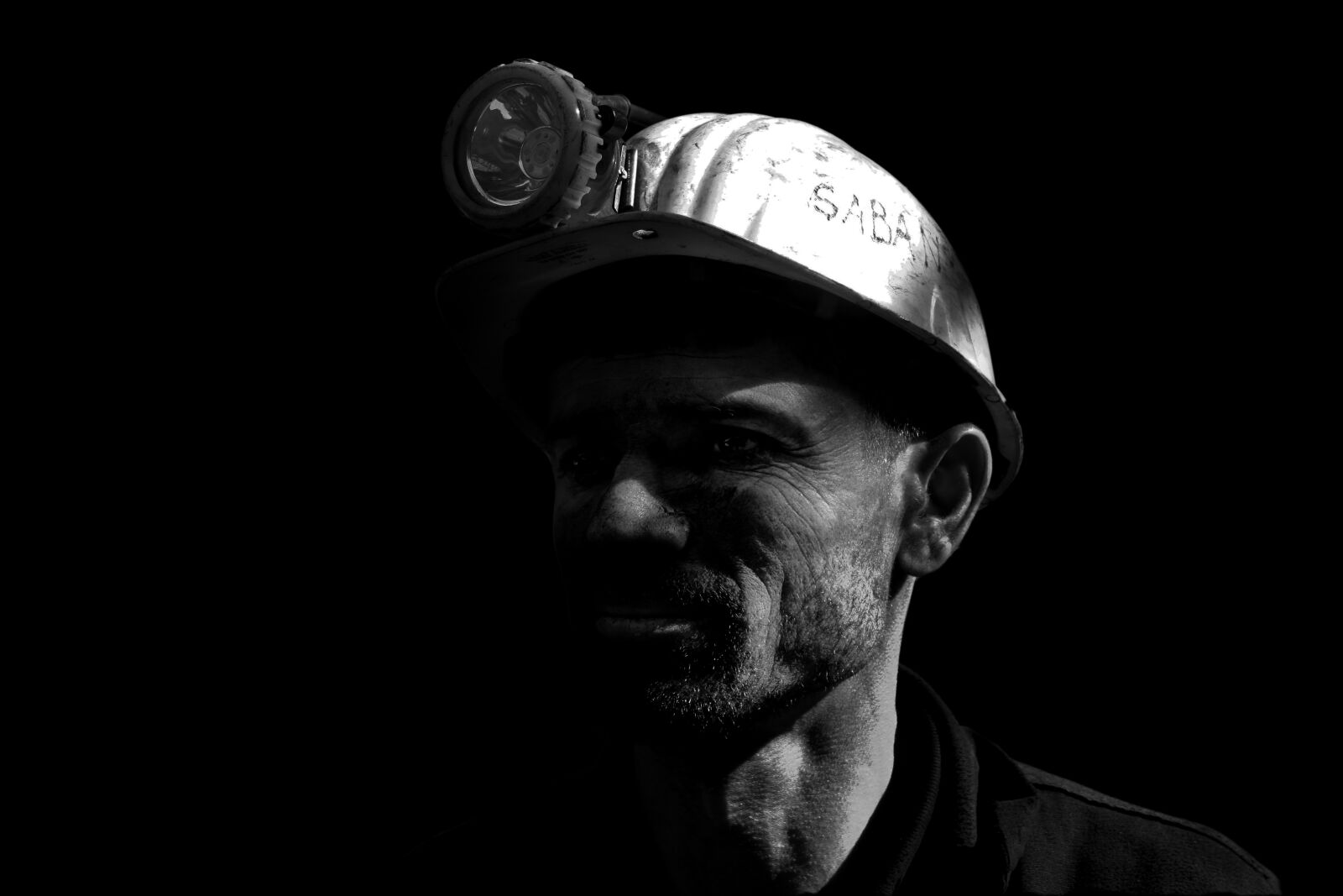 Canon EOS 500D (EOS Rebel T1i / EOS Kiss X3) sample photo. Miner, helmets, black photography