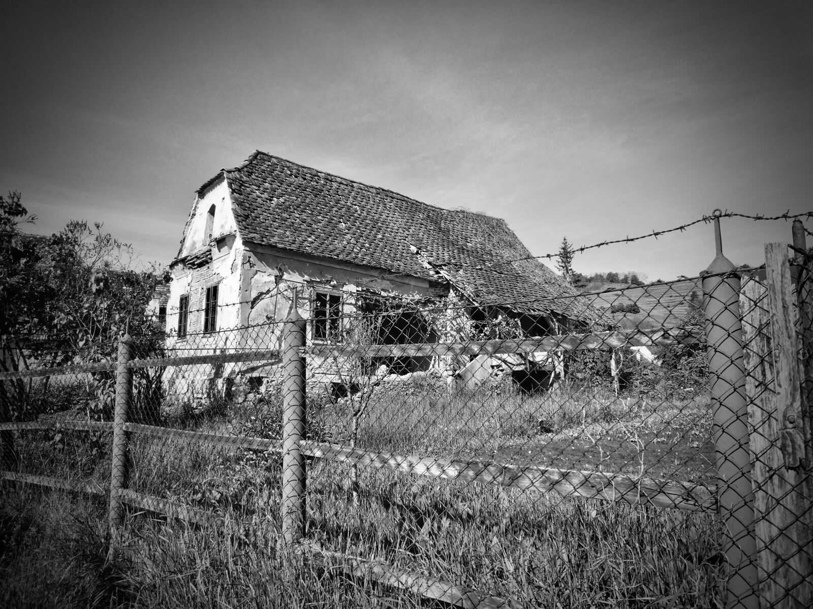 Panasonic Lumix DC-ZS70 (Lumix DC-TZ90) sample photo. Ruins, farm, abandoned photography