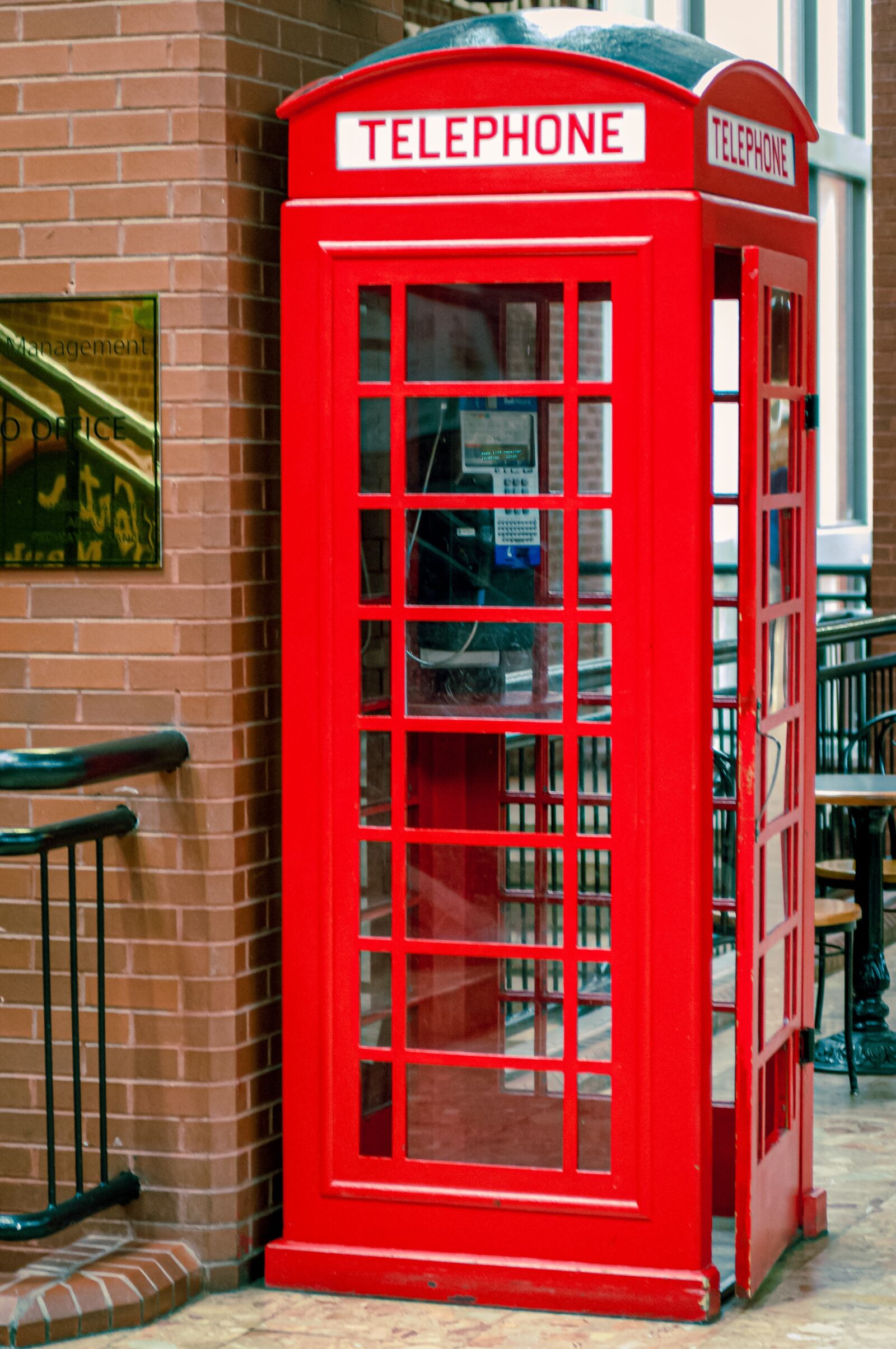 Nikon D5000 sample photo. Telephone booth, red, phone photography