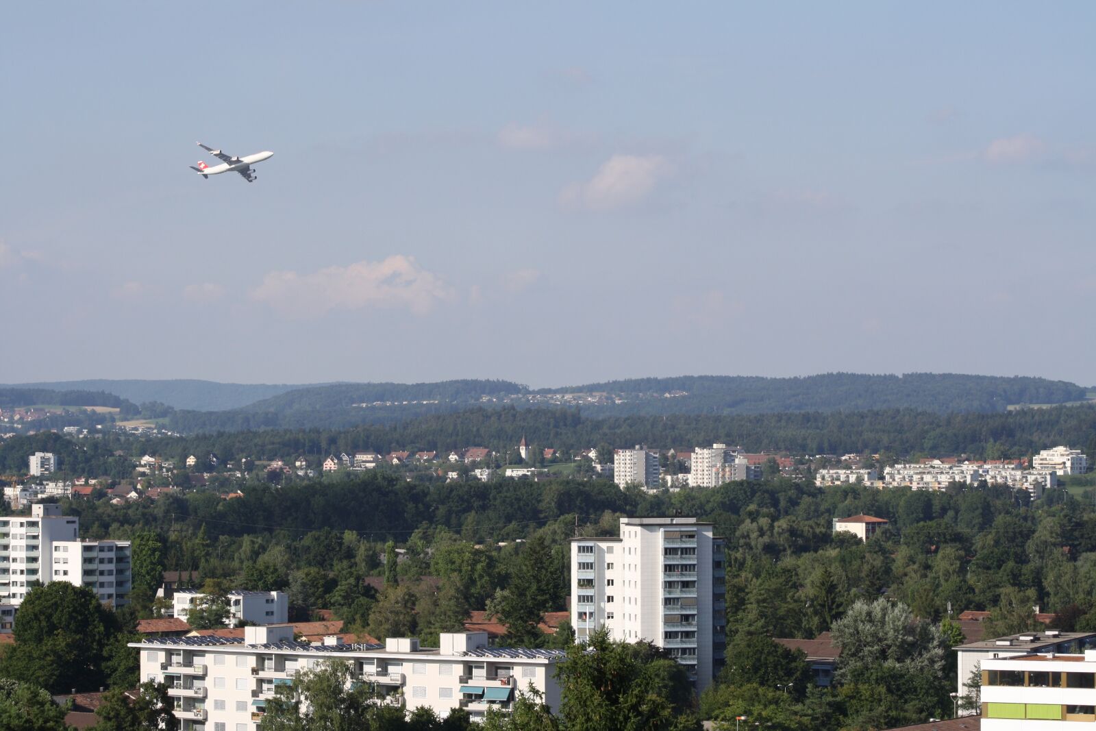 Canon EOS 1000D (EOS Digital Rebel XS / EOS Kiss F) sample photo. Aircraft, sponge things, zurich photography