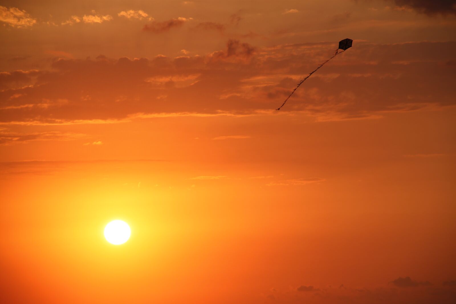Canon EOS 500D (EOS Rebel T1i / EOS Kiss X3) sample photo. Landscape, solar, sunset photography