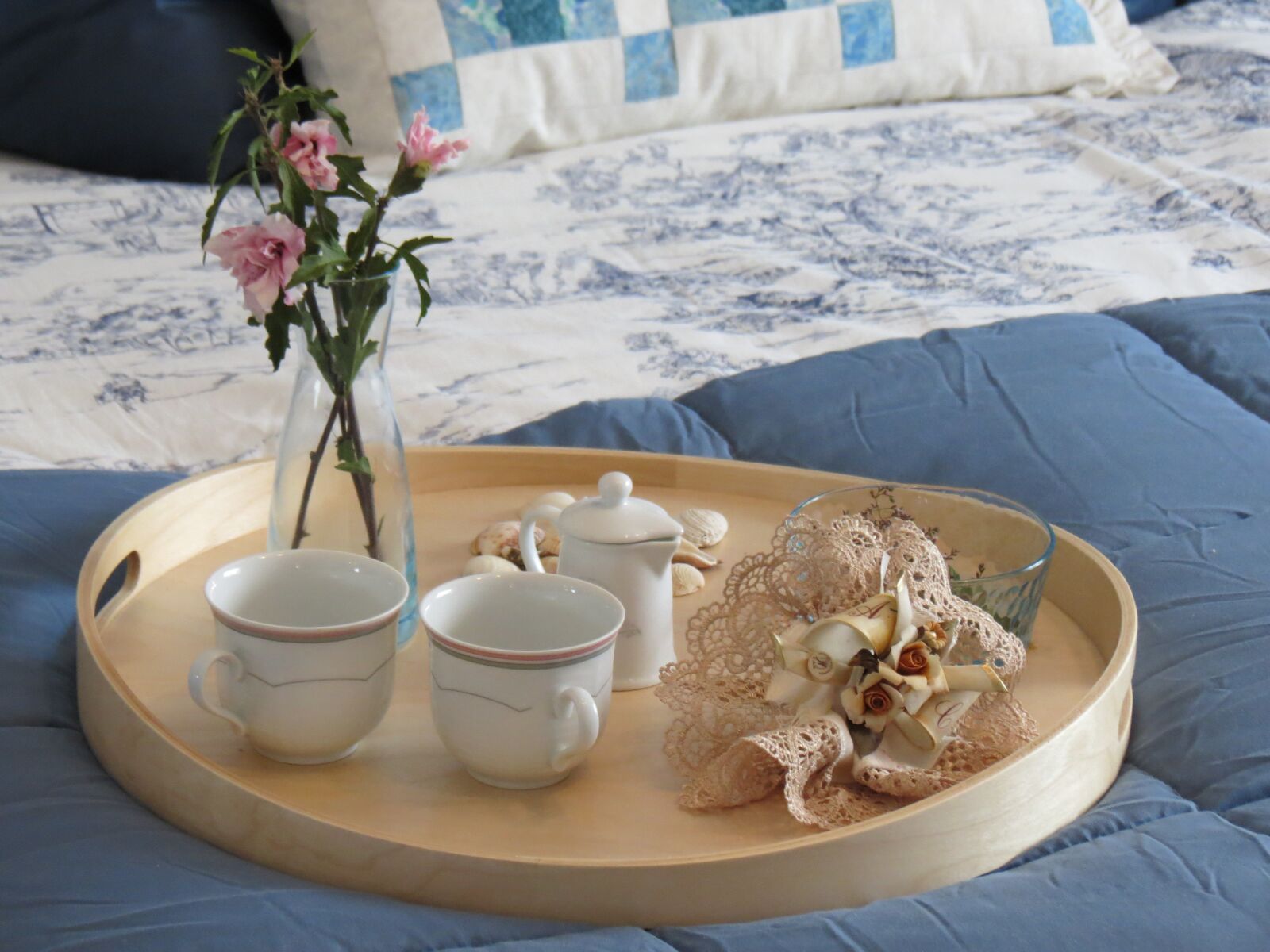 Canon PowerShot SX40 HS sample photo. Read, breakfast, decor photography
