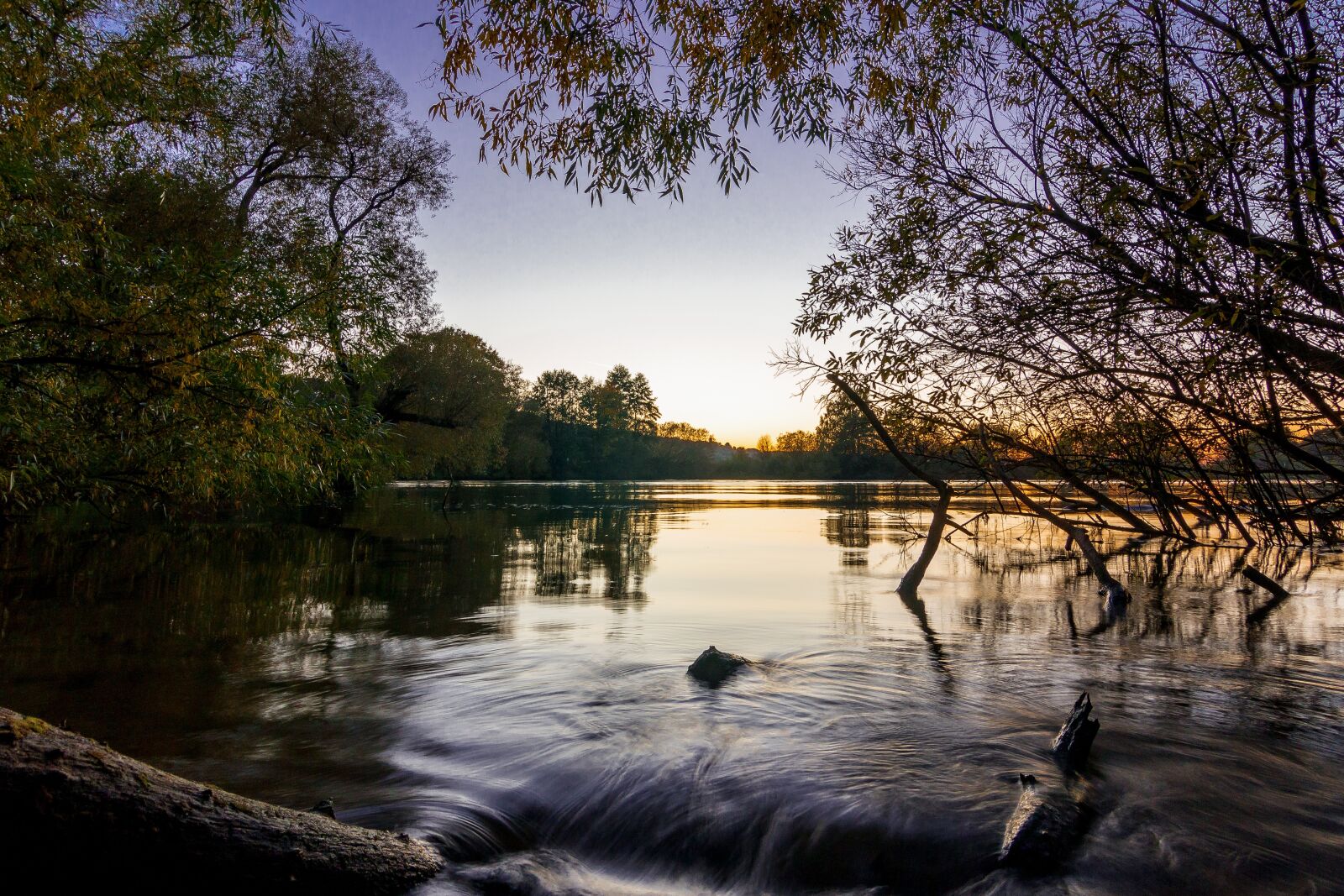 Canon EOS 600D (Rebel EOS T3i / EOS Kiss X5) sample photo. Waters, tree, nature photography
