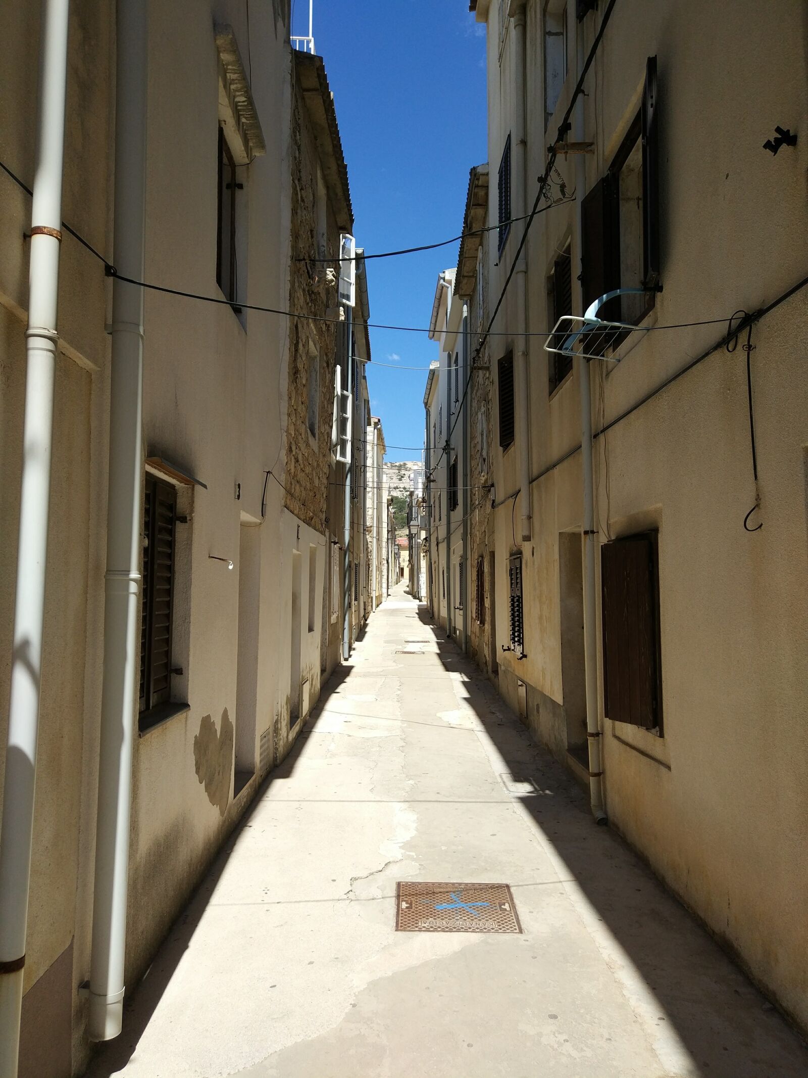 Xiaomi MI 5s sample photo. Pag, narrow street, street photography