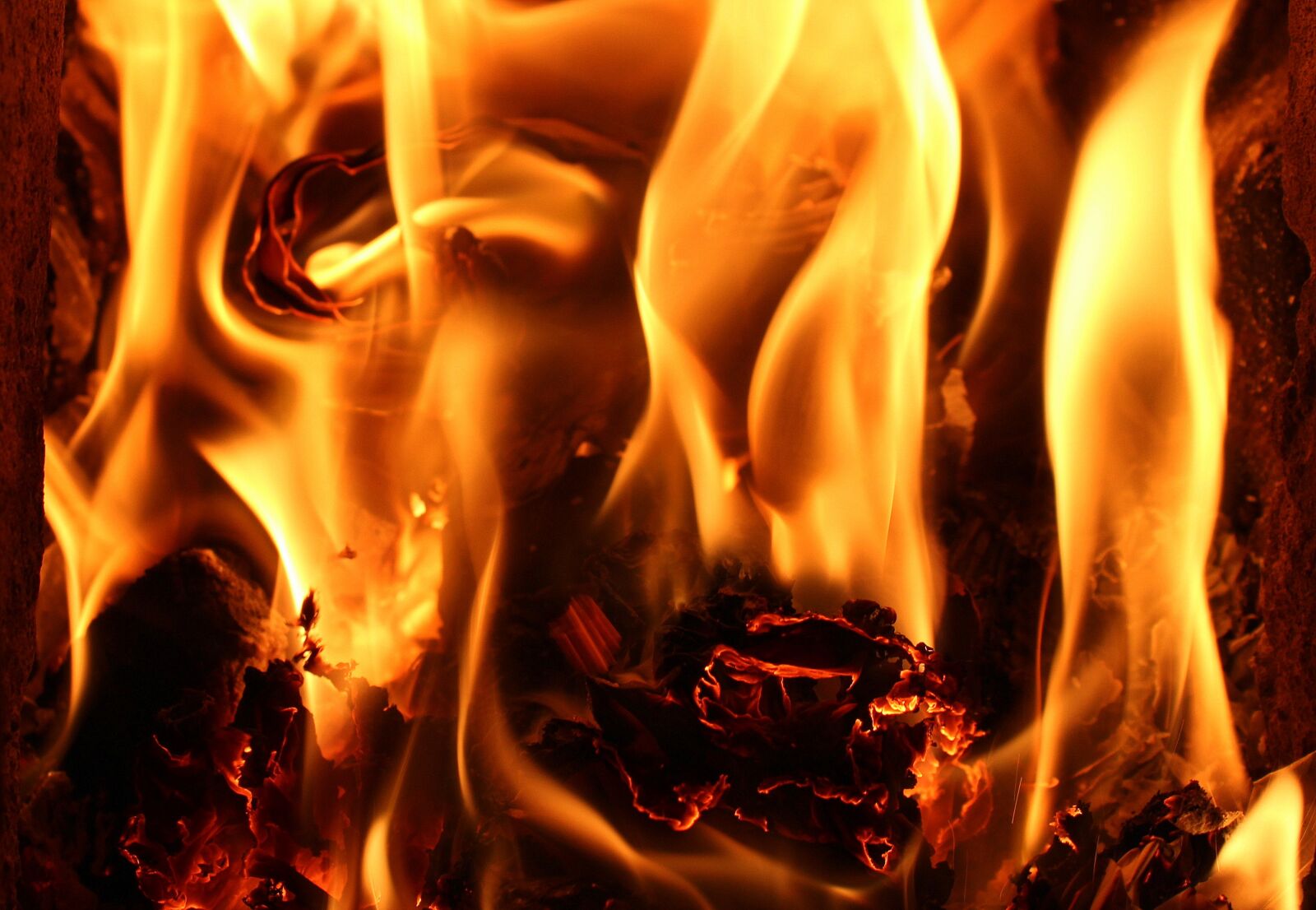 Canon EOS 1200D (EOS Rebel T5 / EOS Kiss X70 / EOS Hi) sample photo. Fire, flames, hot photography
