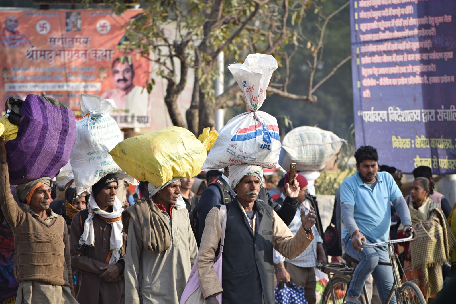 Nikon D3300 sample photo. Lockdown, mass exodus, india photography