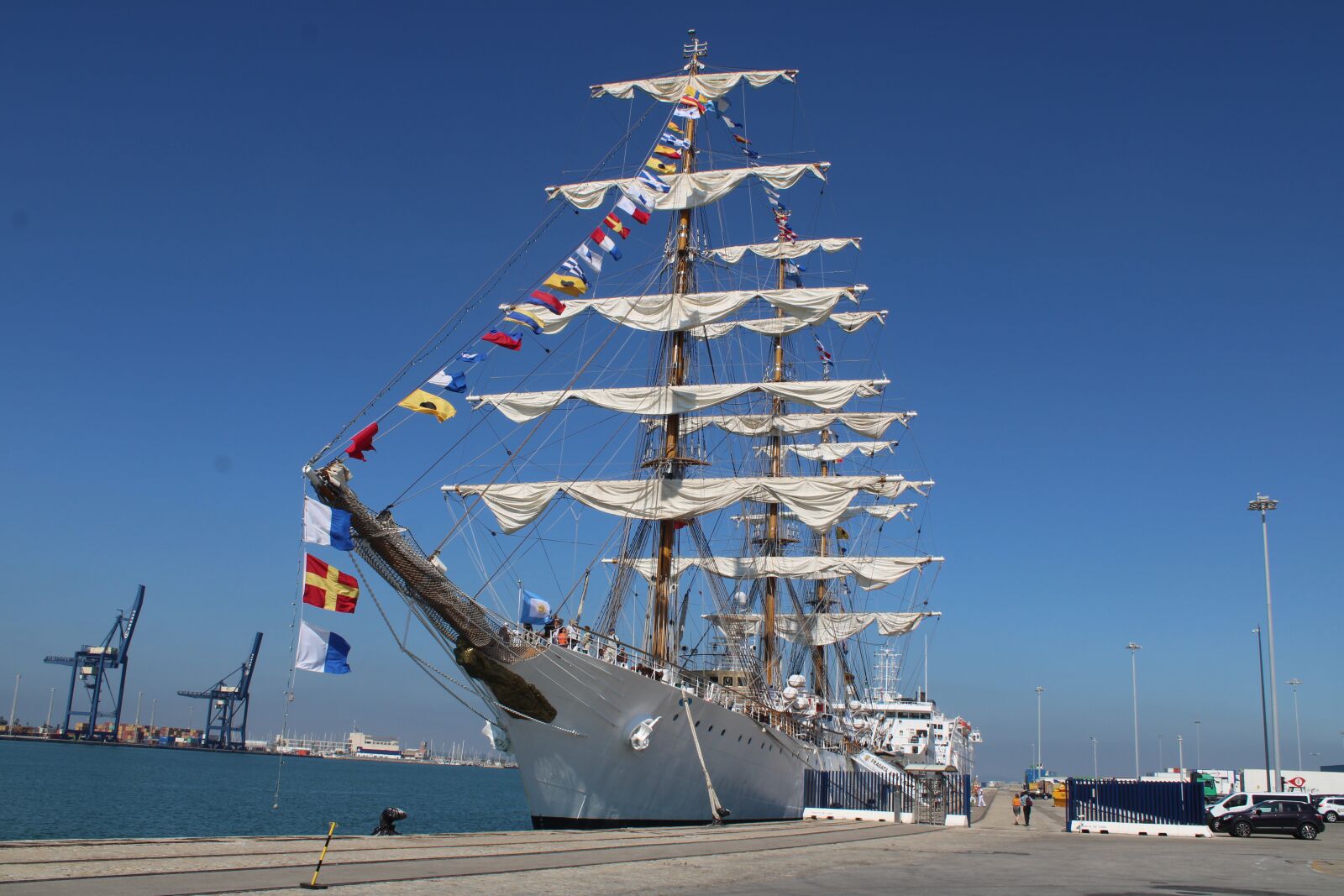 Canon EOS 2000D (EOS Rebel T7 / EOS Kiss X90 / EOS 1500D) sample photo. Argentina, ship, boat classic photography