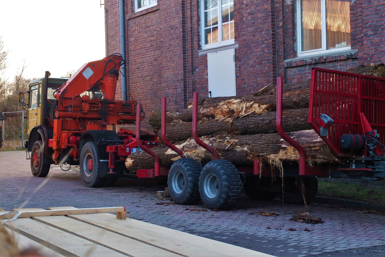 Fujifilm X10 sample photo. Oak wood, transport, lumber photography