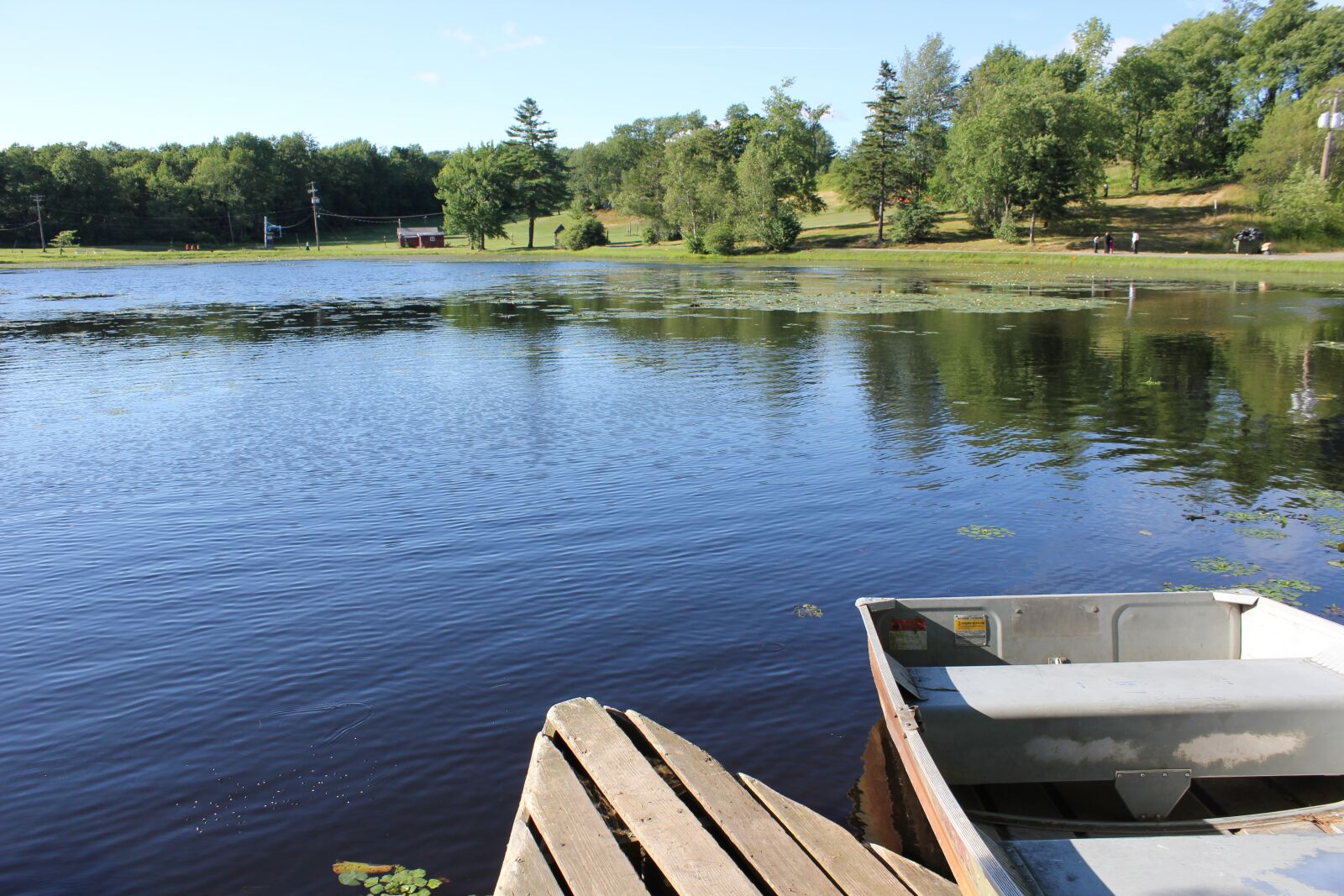 Canon EOS 550D (EOS Rebel T2i / EOS Kiss X4) sample photo. Kutshers, lake, glass photography