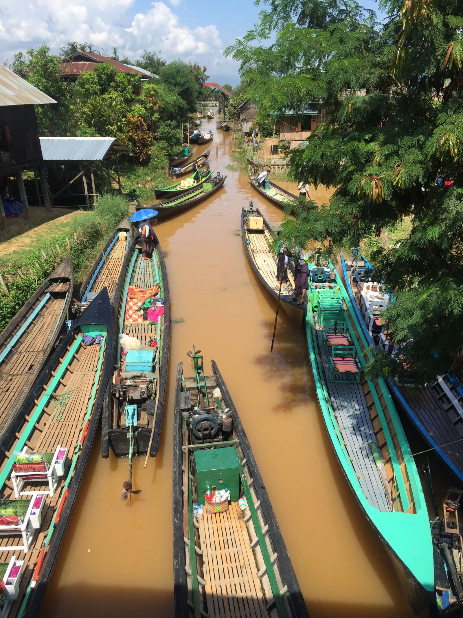 iPhone 6 back camera 4.15mm f/2.2 sample photo. Myanmar, inle lake, brine photography