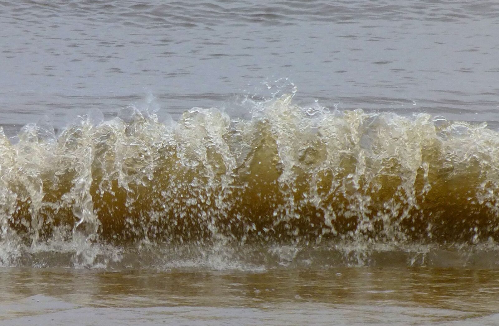 Panasonic DMC-TZ31 sample photo. Water, elbe, wave photography