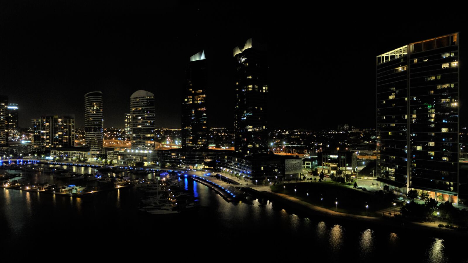 Fujifilm XC 16-50mm F3.5-5.6 OIS sample photo. Melbourne, victoria, night shot photography