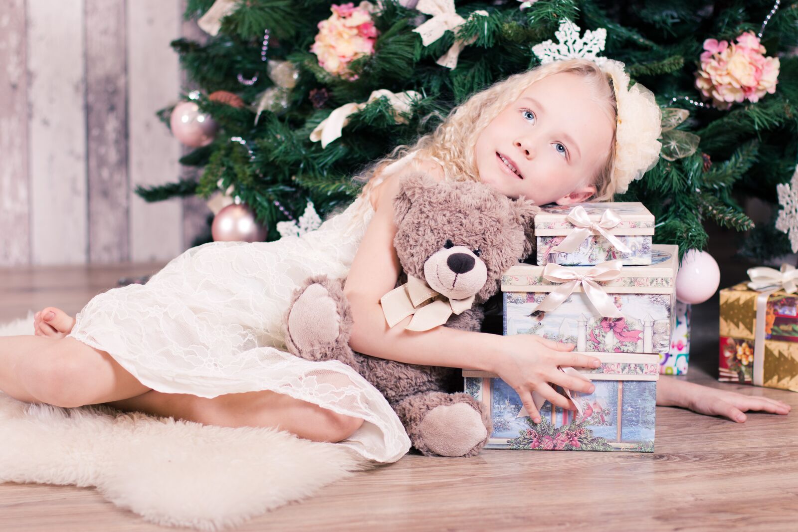Canon EOS 70D + Canon EF 50mm F1.4 USM sample photo. Girl, baby, new year's photography