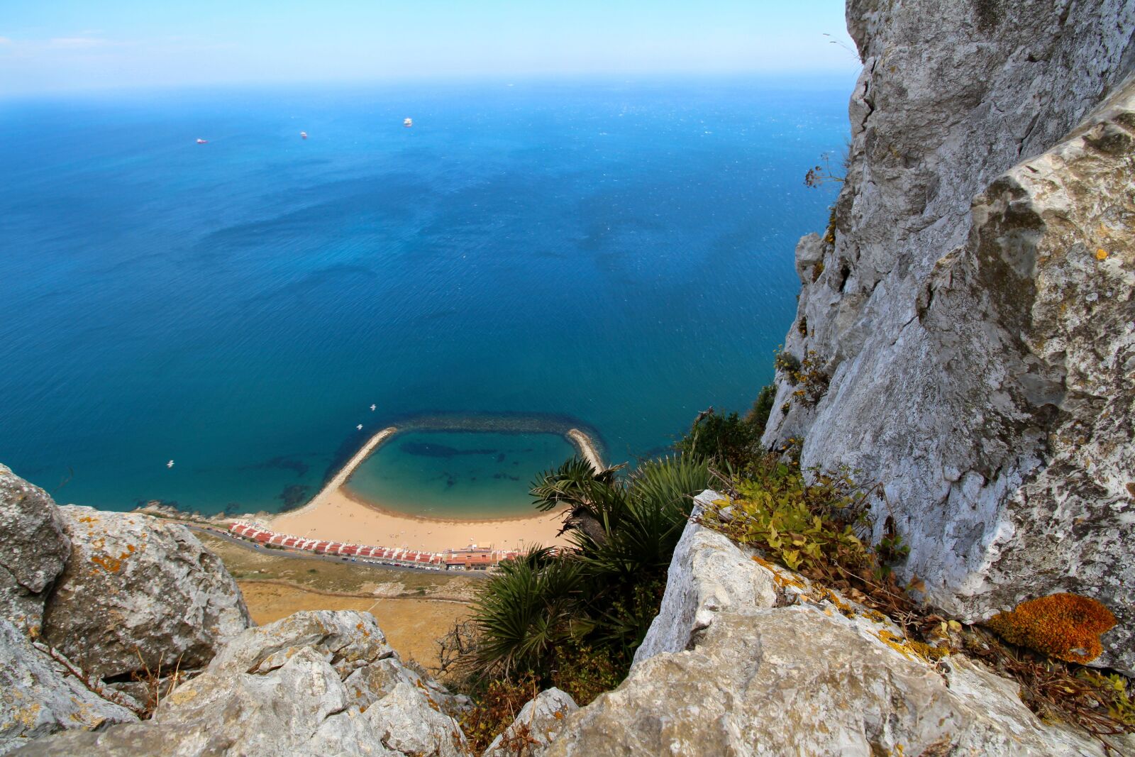 Canon EOS 700D (EOS Rebel T5i / EOS Kiss X7i) sample photo. Gibraltar, sea, rock photography