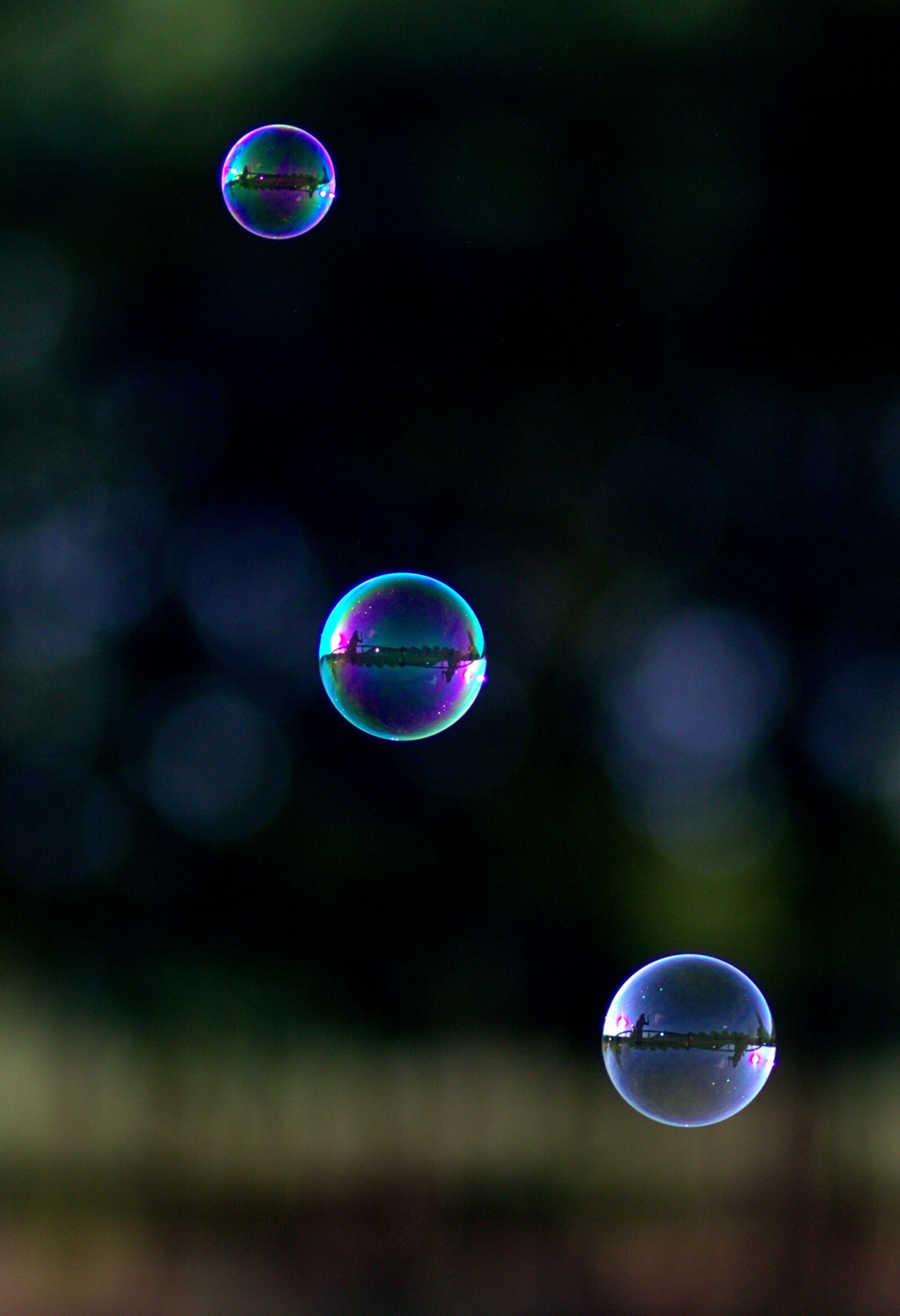 Canon EOS 700D (EOS Rebel T5i / EOS Kiss X7i) + Canon EF 85mm F1.8 USM sample photo. Bubbles, soap, coloring photography