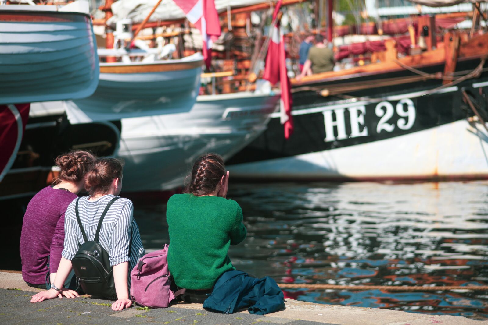 Canon EOS 5D Mark II sample photo. Girls, port, peaceful photography